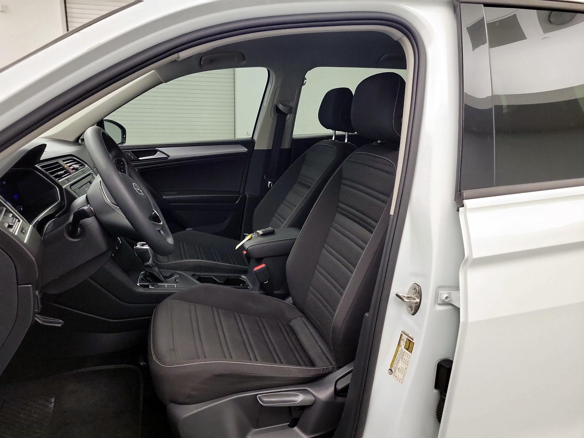 Thumbnail: 2023 Volkswagen Tiguan - 9