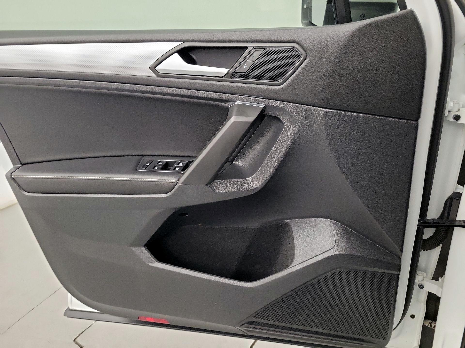 Thumbnail: 2023 Volkswagen Tiguan - 10