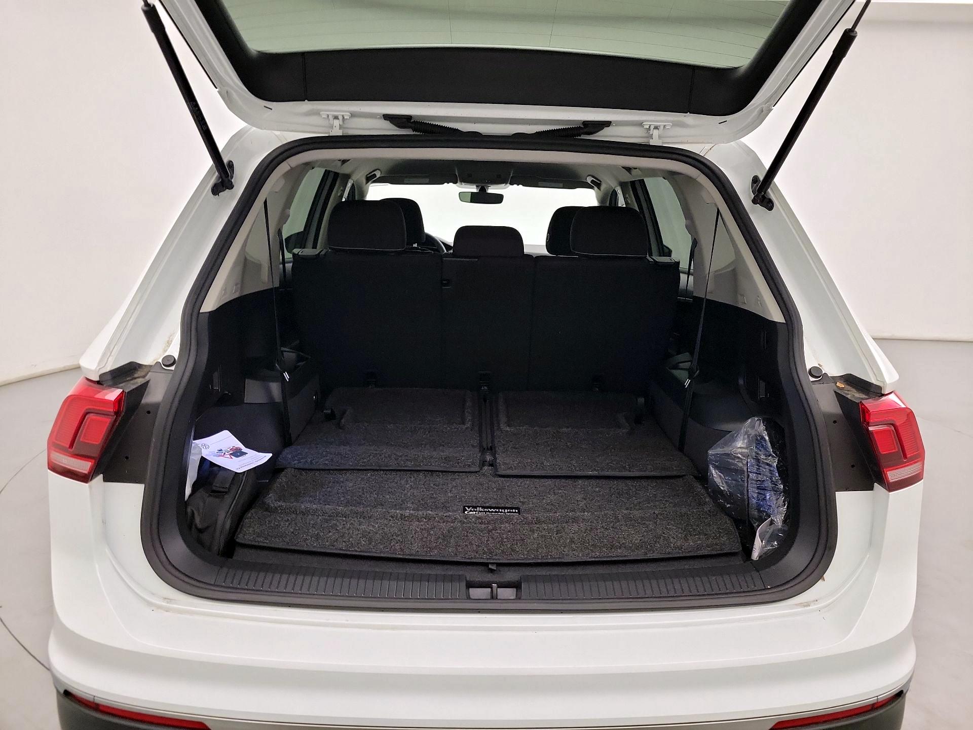 Thumbnail: 2023 Volkswagen Tiguan - 20