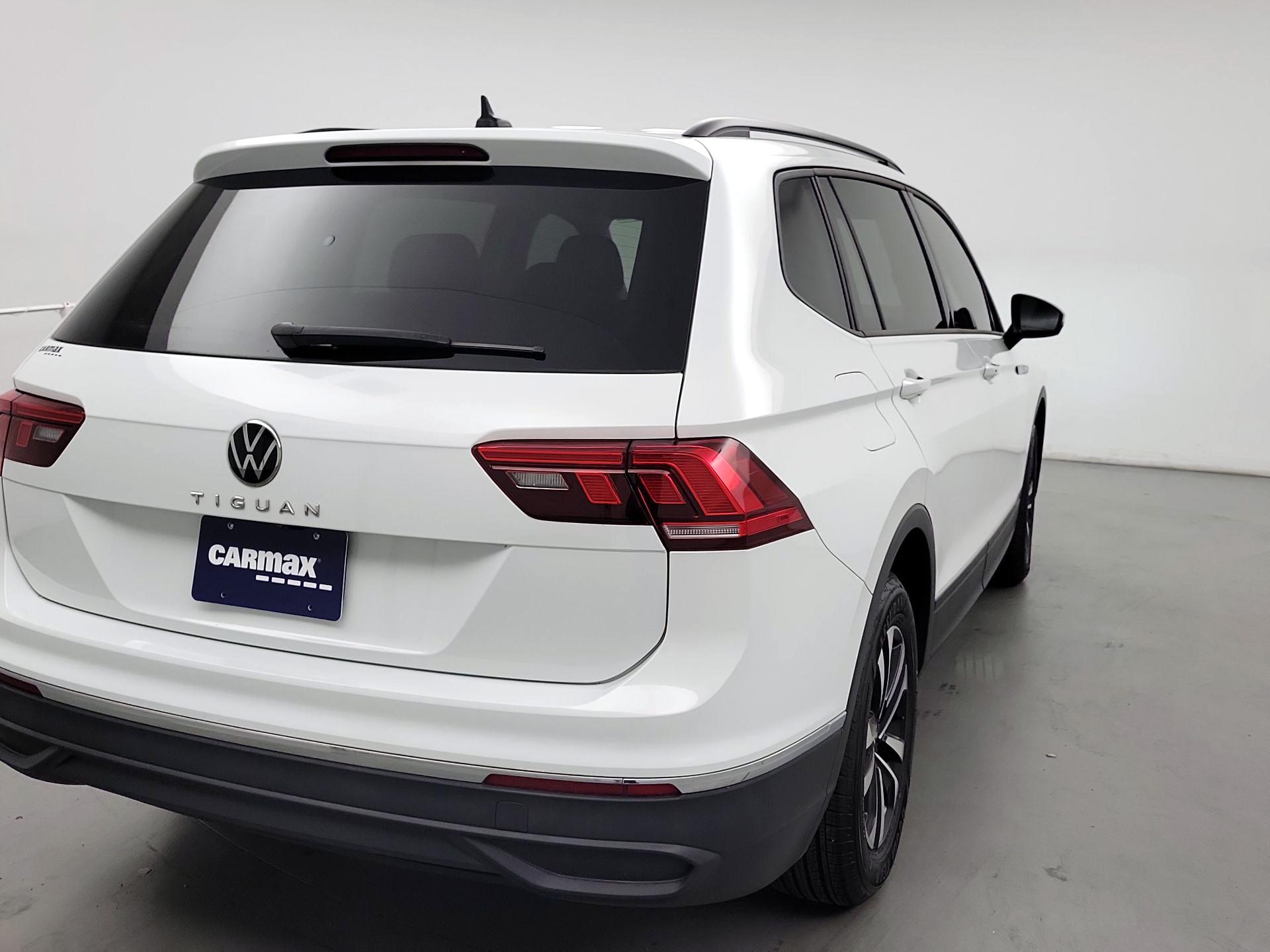 Thumbnail: 2023 Volkswagen Tiguan - 5