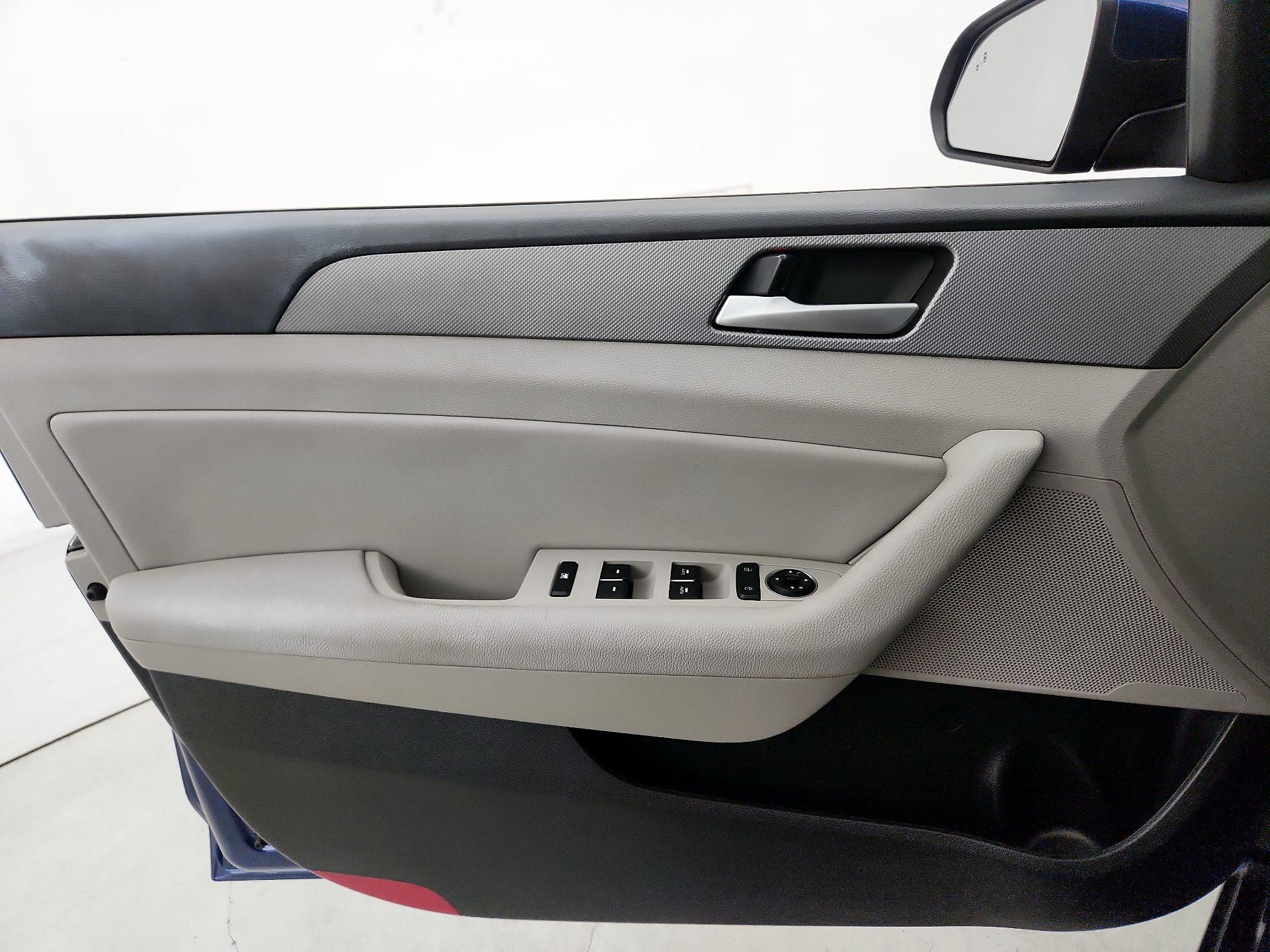 Thumbnail: 2019 Hyundai Sonata - 12