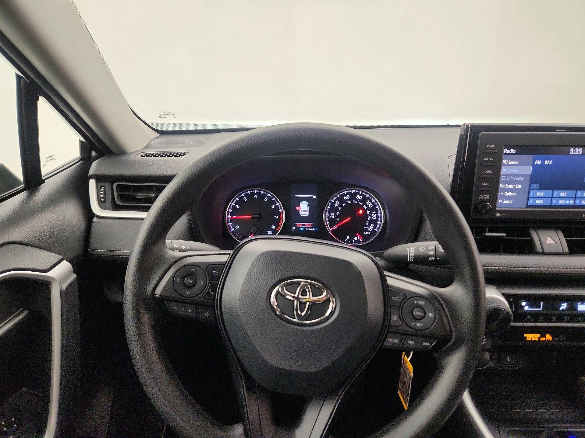 Thumbnail: 2021 Toyota RAV4 - 10