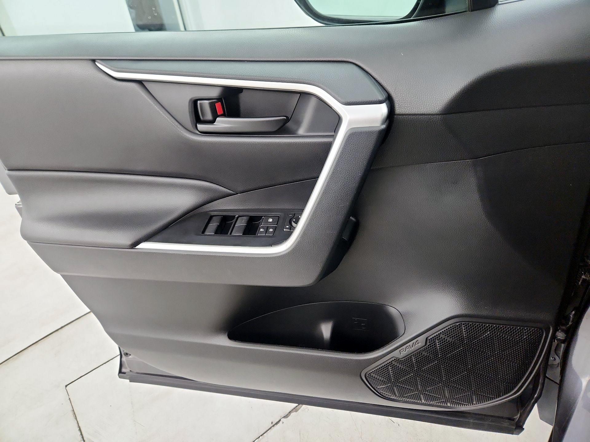 Thumbnail: 2021 Toyota RAV4 - 12