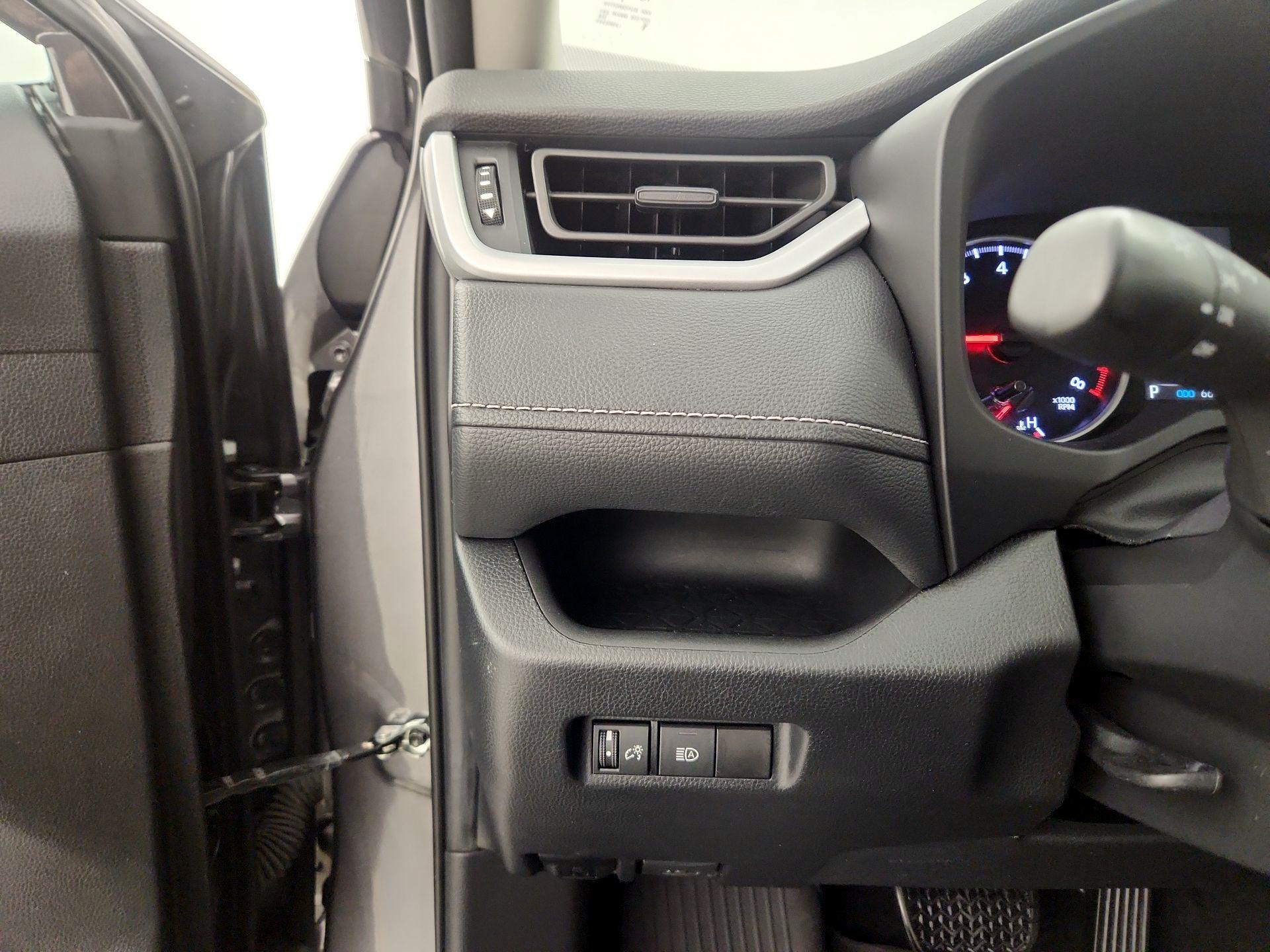 Thumbnail: 2021 Toyota RAV4 - 13