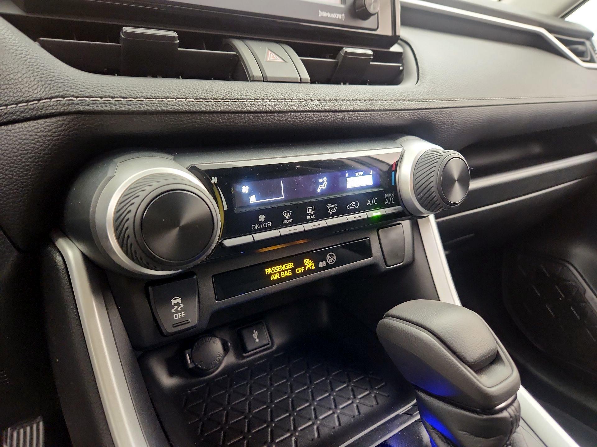 Thumbnail: 2021 Toyota RAV4 - 16