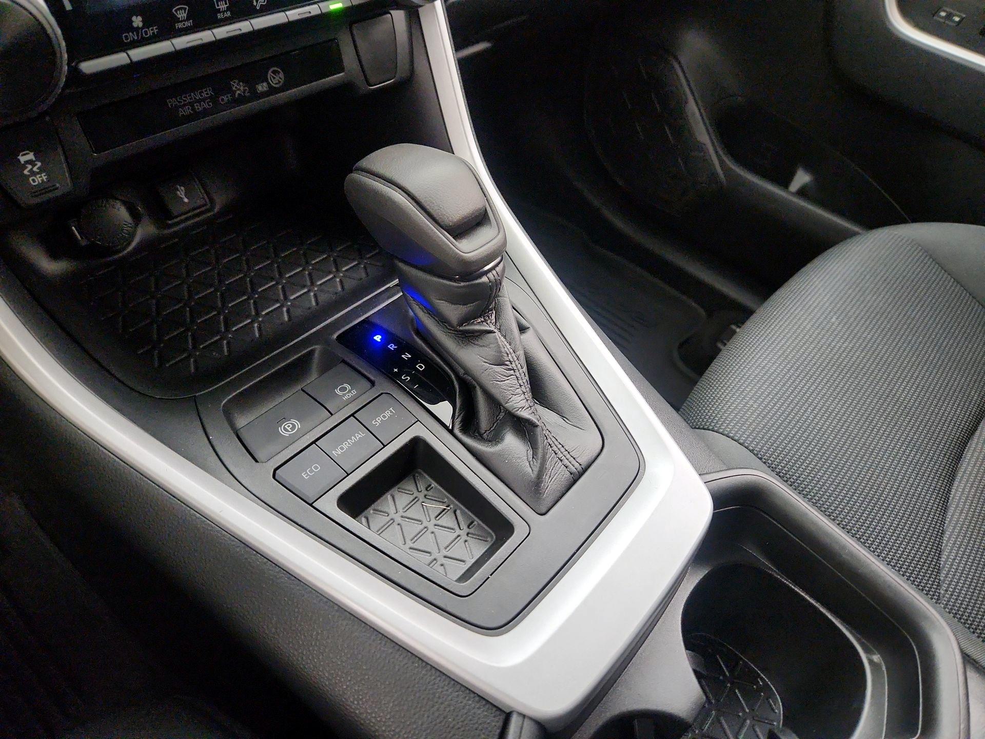 Thumbnail: 2021 Toyota RAV4 - 17