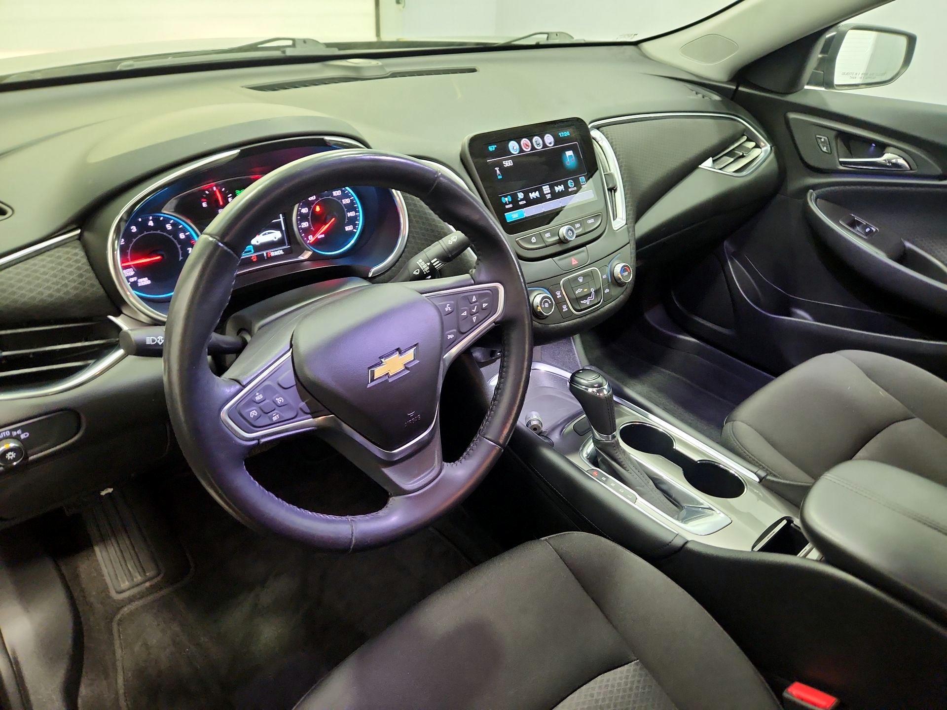 Thumbnail: 2018 Chevrolet Malibu - 9