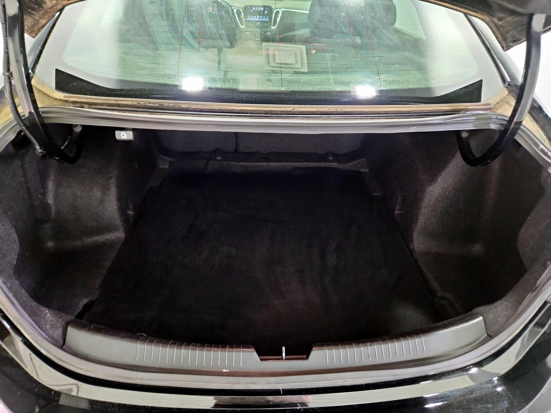 Thumbnail: 2018 Chevrolet Malibu - 20