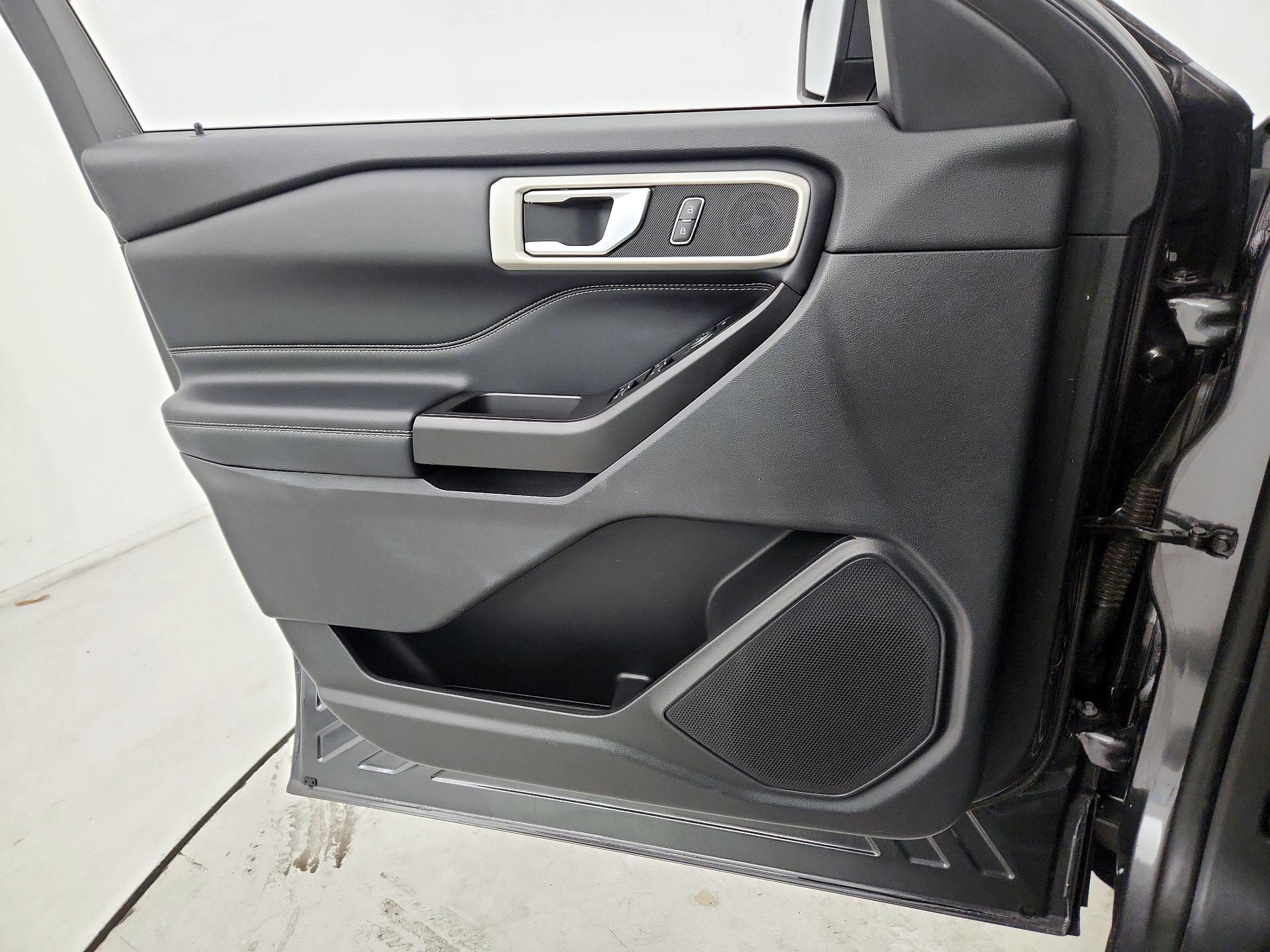 Thumbnail: 2020 Ford Explorer - 12