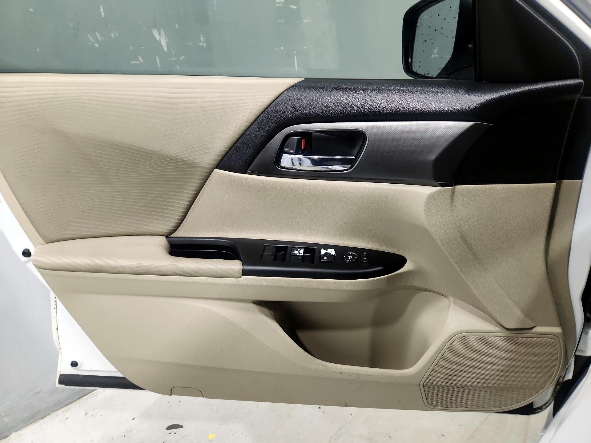 Thumbnail: 2015 Honda Accord - 12