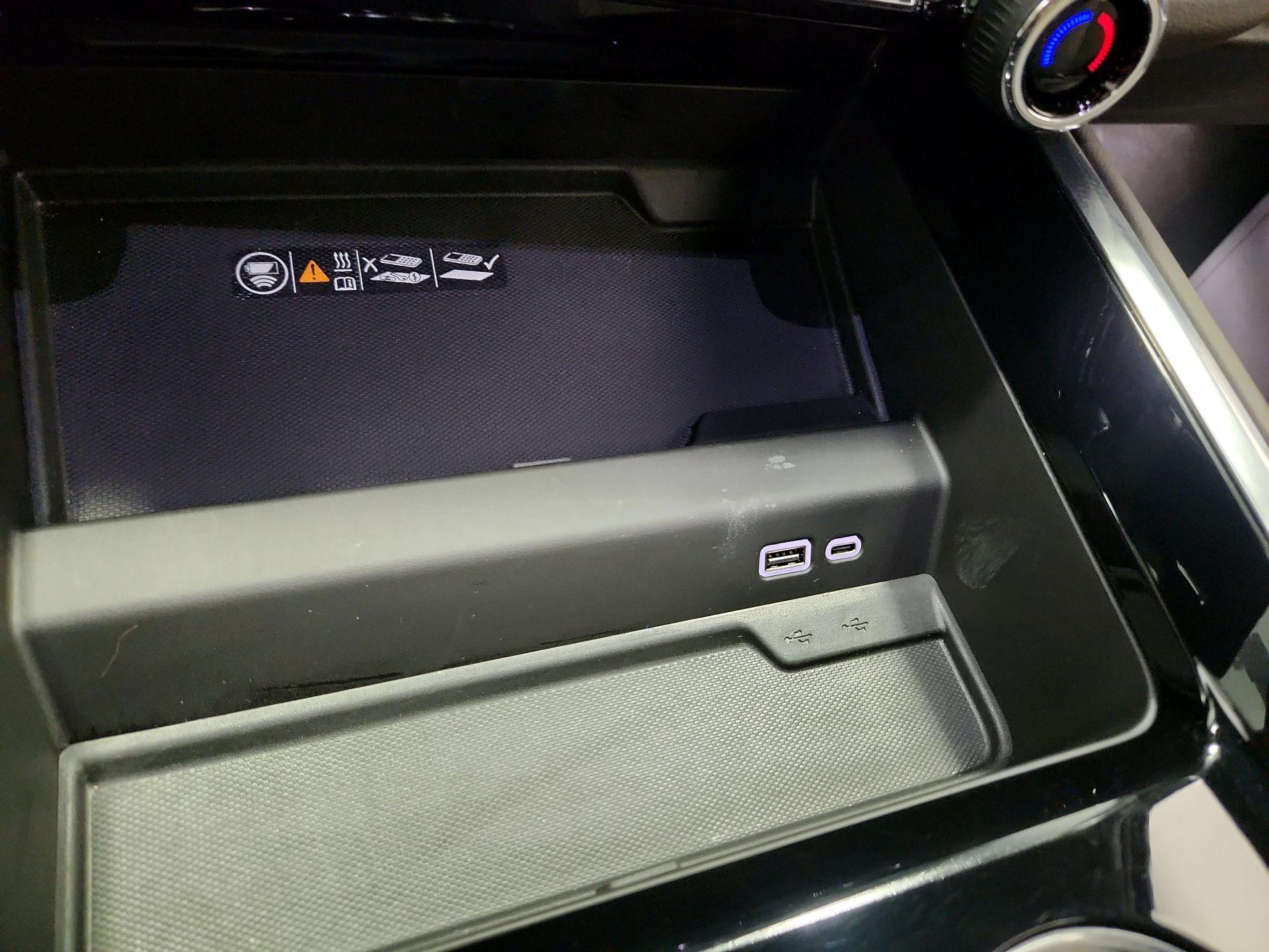 Thumbnail: 2025 Chevrolet Suburban - 19