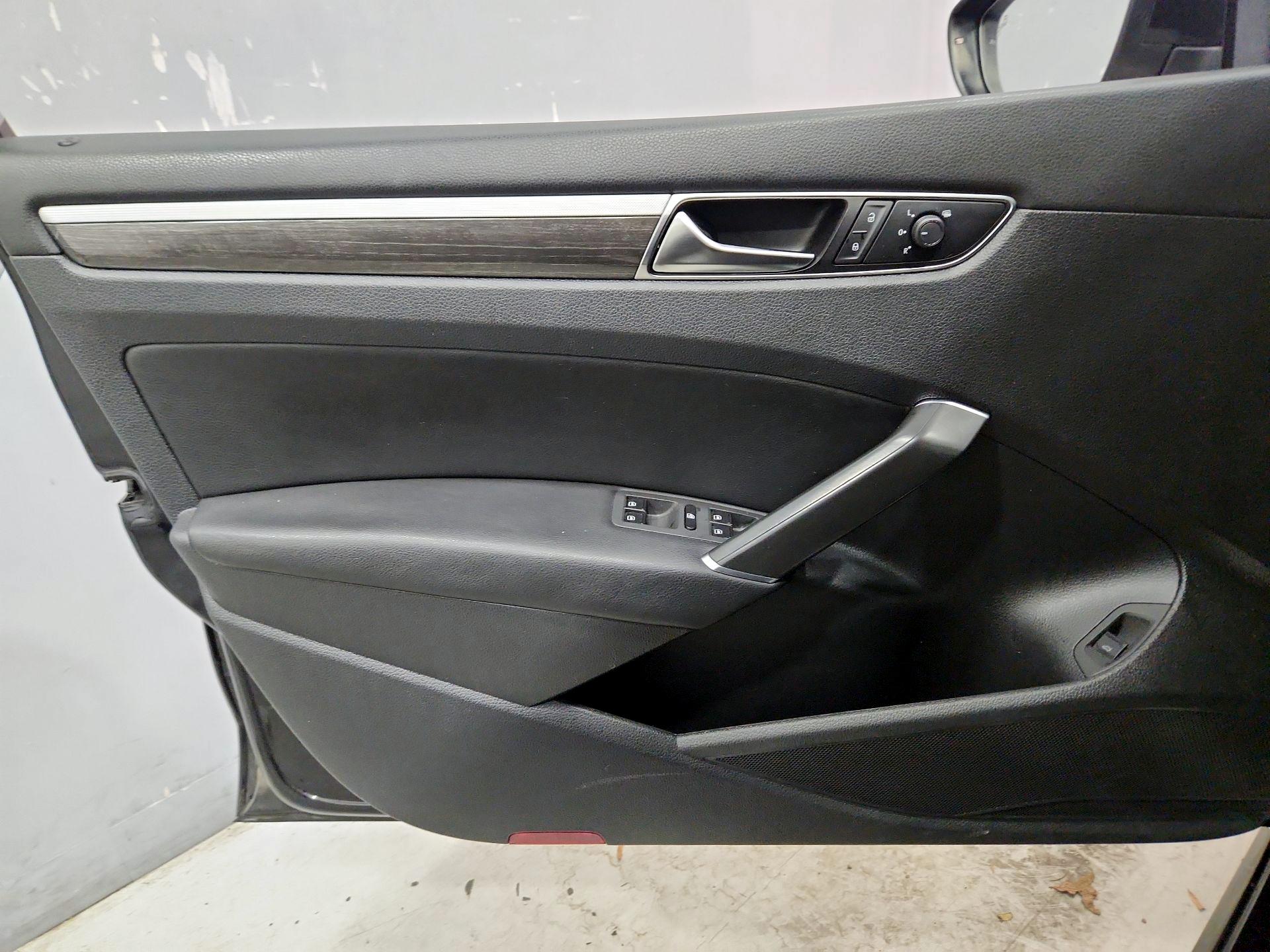 Thumbnail: 2018 Volkswagen Passat - 12