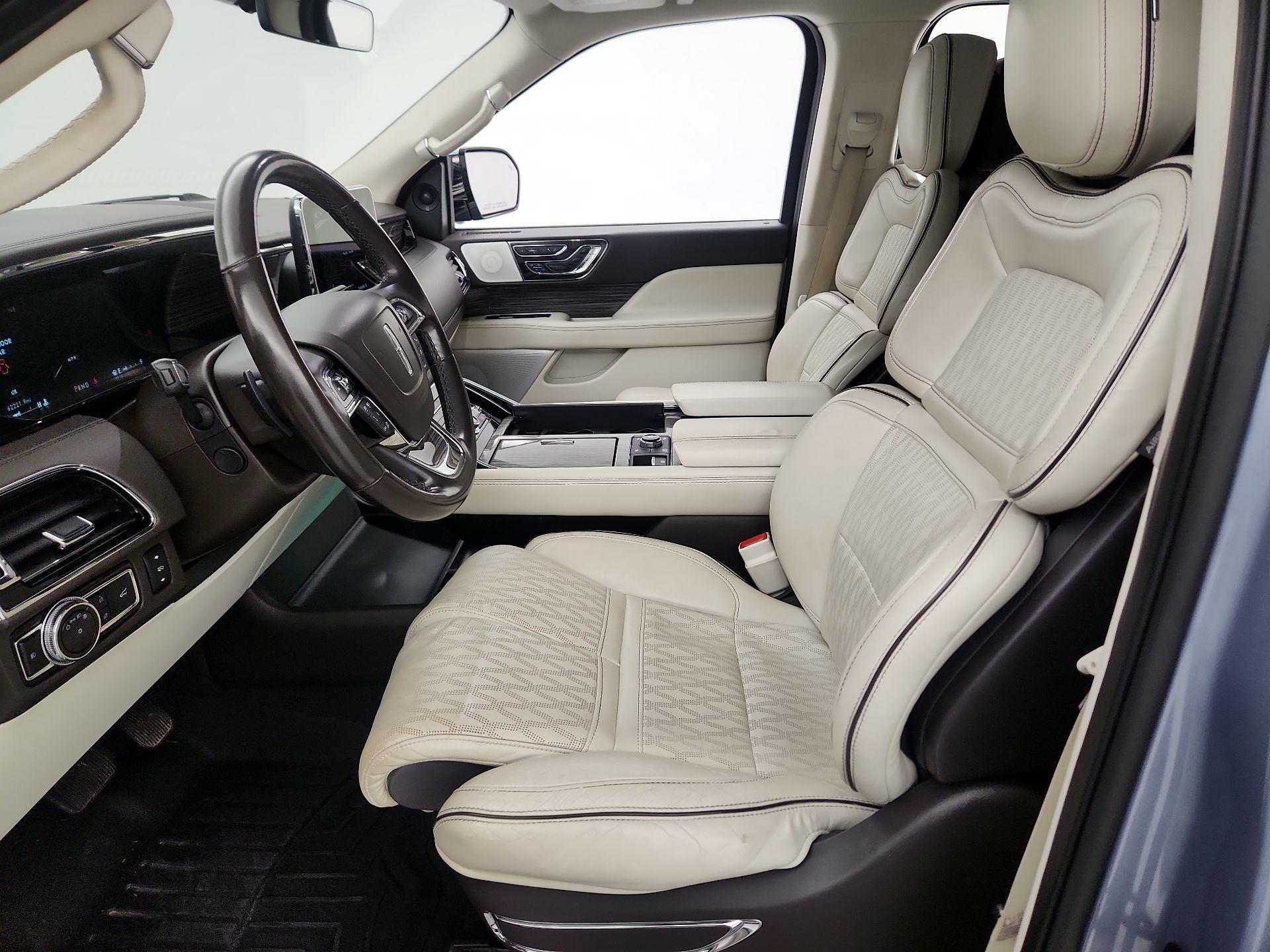 Thumbnail: 2020 Lincoln Navigator - 11