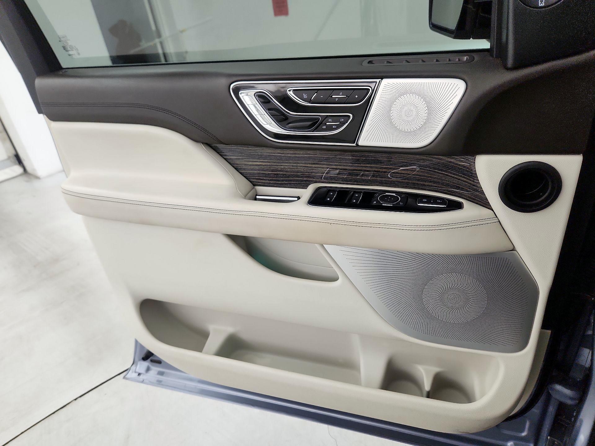 Thumbnail: 2020 Lincoln Navigator - 12