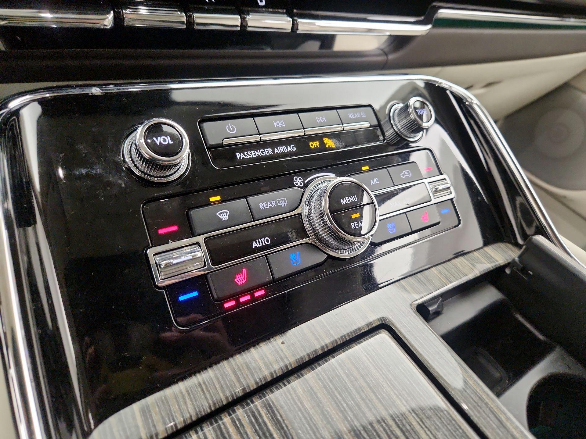 Thumbnail: 2020 Lincoln Navigator - 17