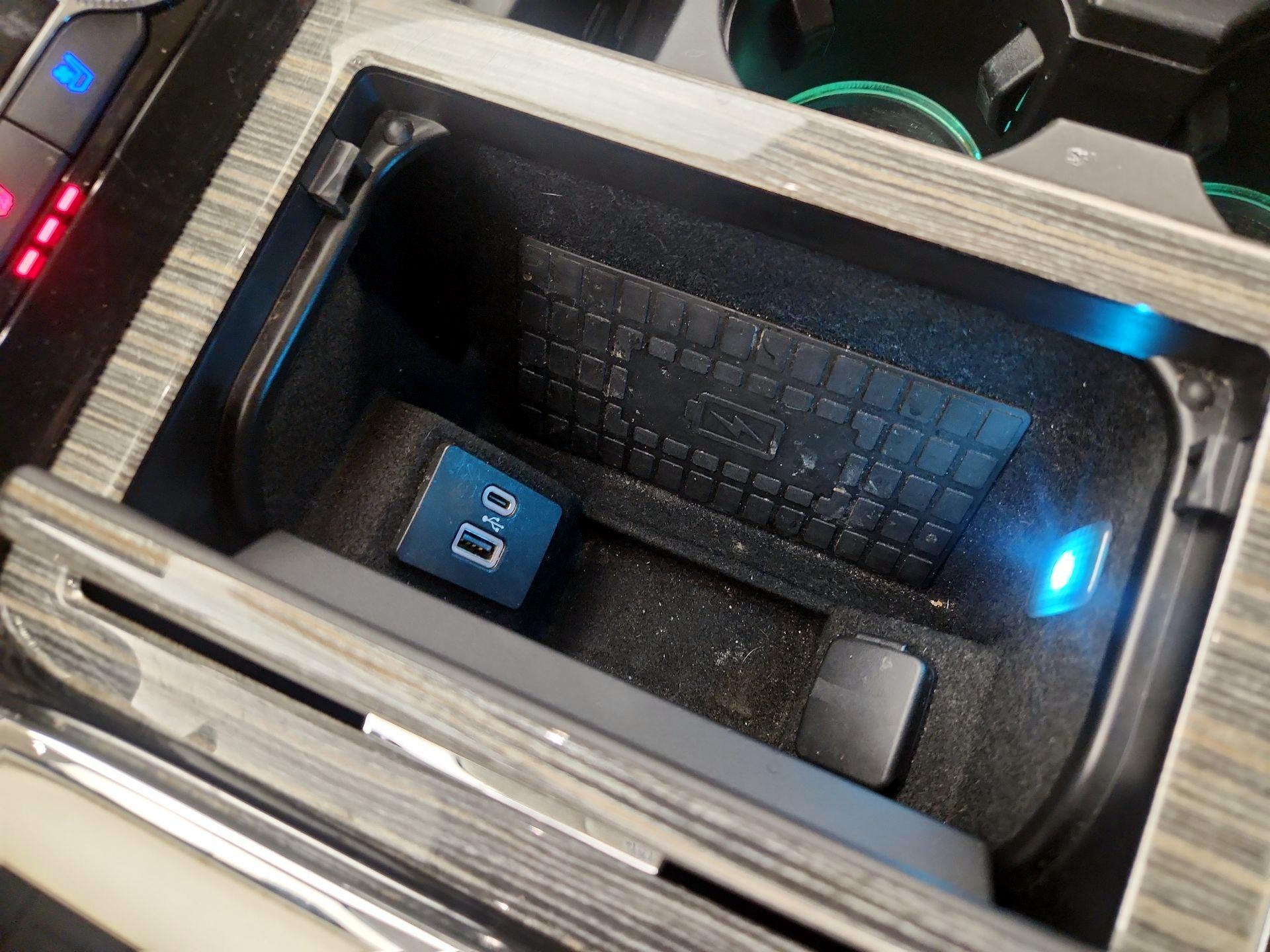 Thumbnail: 2020 Lincoln Navigator - 19