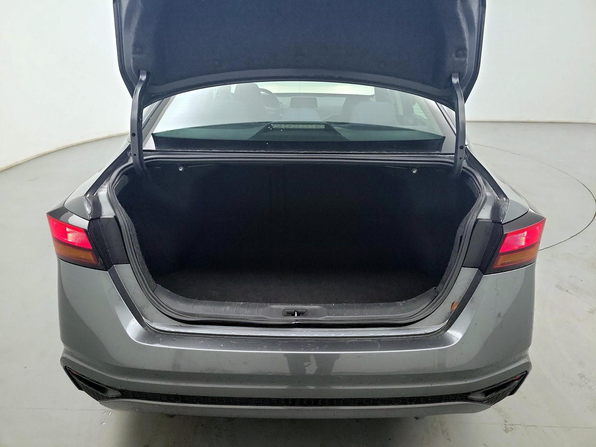 Thumbnail: 2019 Nissan Altima - 18