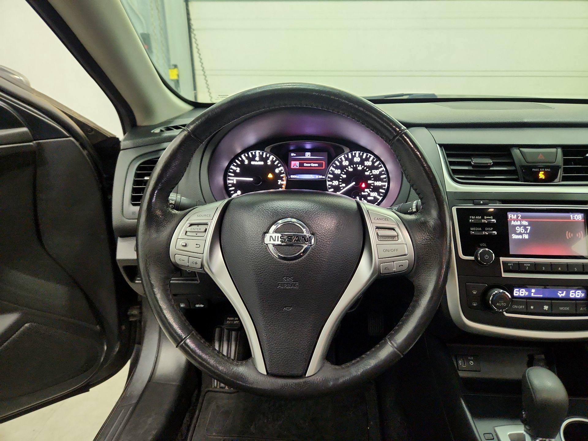 Thumbnail: 2017 Nissan Altima - 10