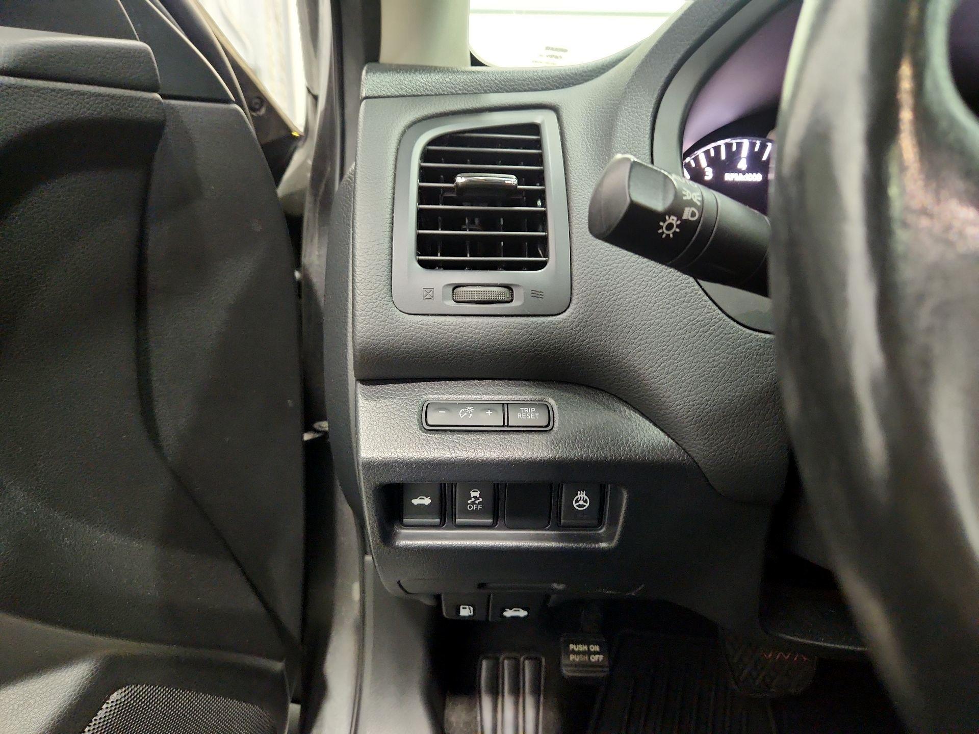 Thumbnail: 2017 Nissan Altima - 13