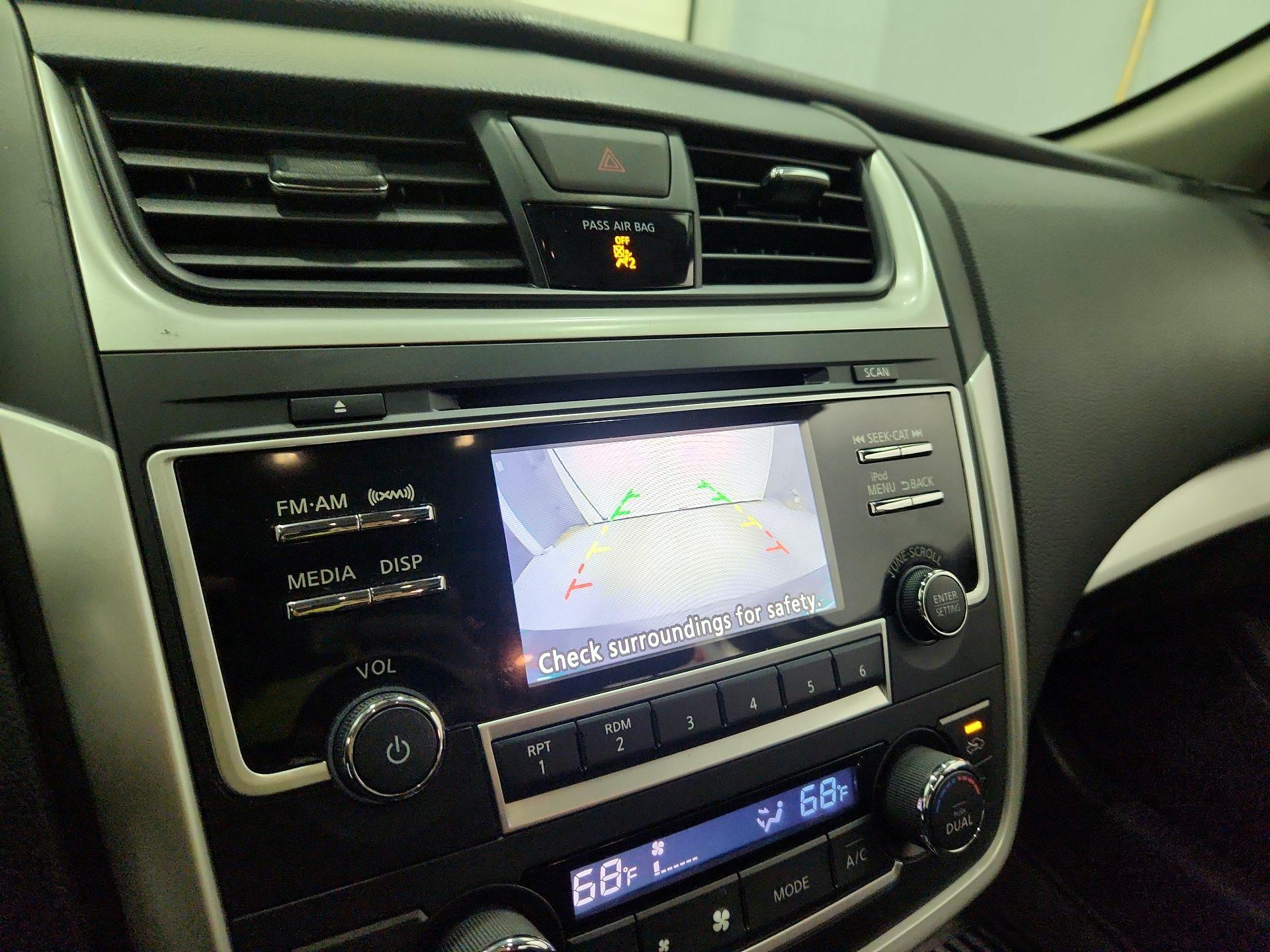 Thumbnail: 2017 Nissan Altima - 14