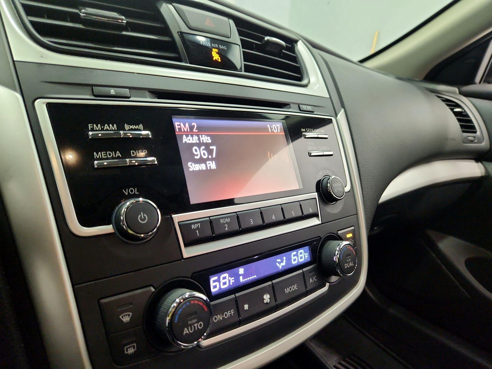 Thumbnail: 2017 Nissan Altima - 15