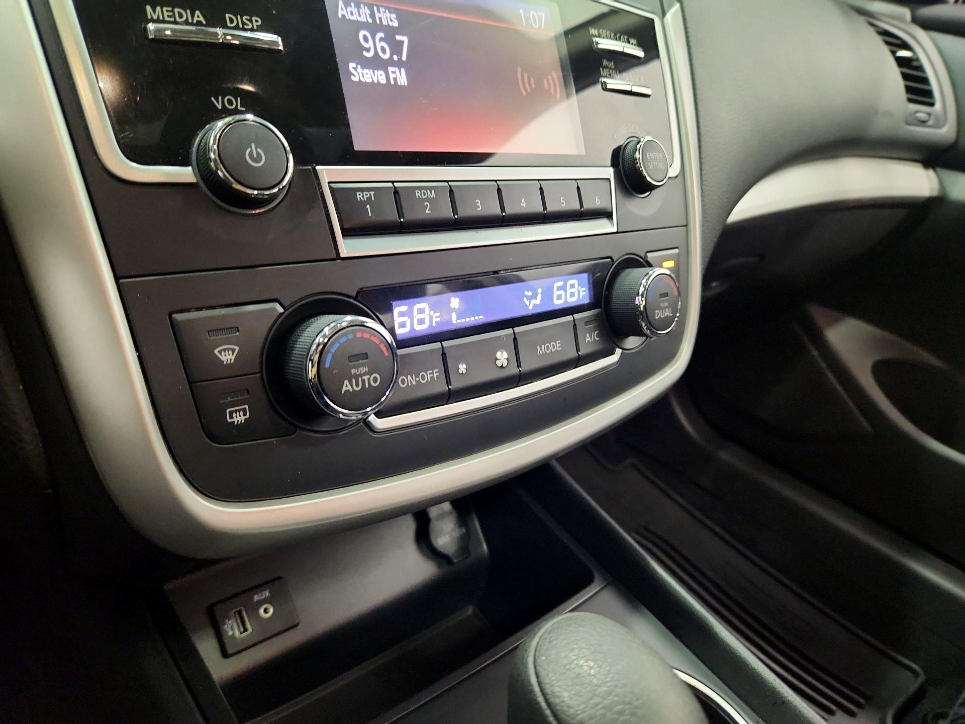 Thumbnail: 2017 Nissan Altima - 16