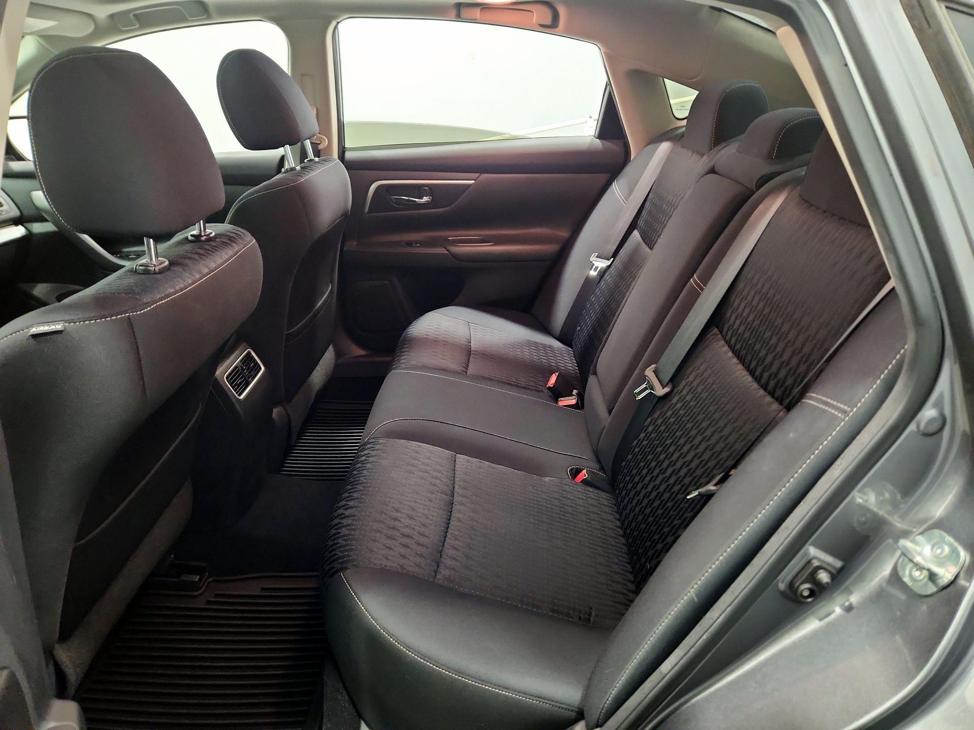 Thumbnail: 2017 Nissan Altima - 20