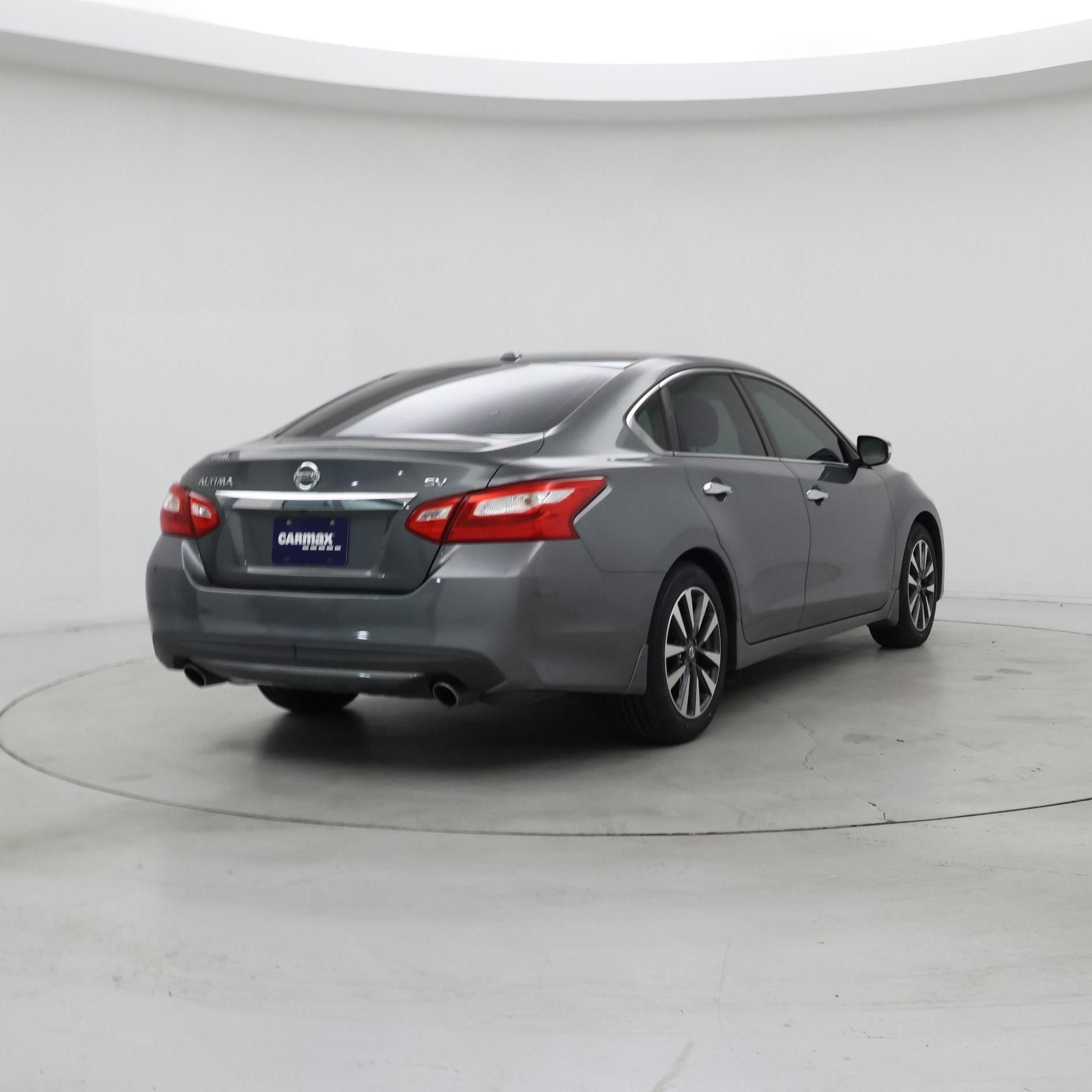 Thumbnail: 2017 Nissan Altima - 8