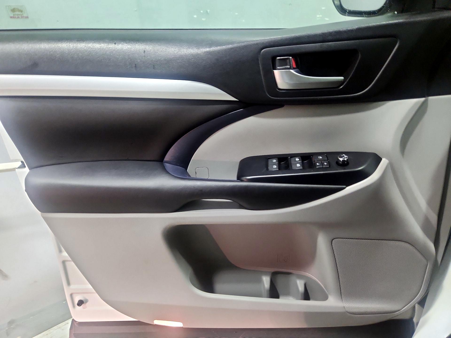 Thumbnail: 2018 Toyota Highlander - 12