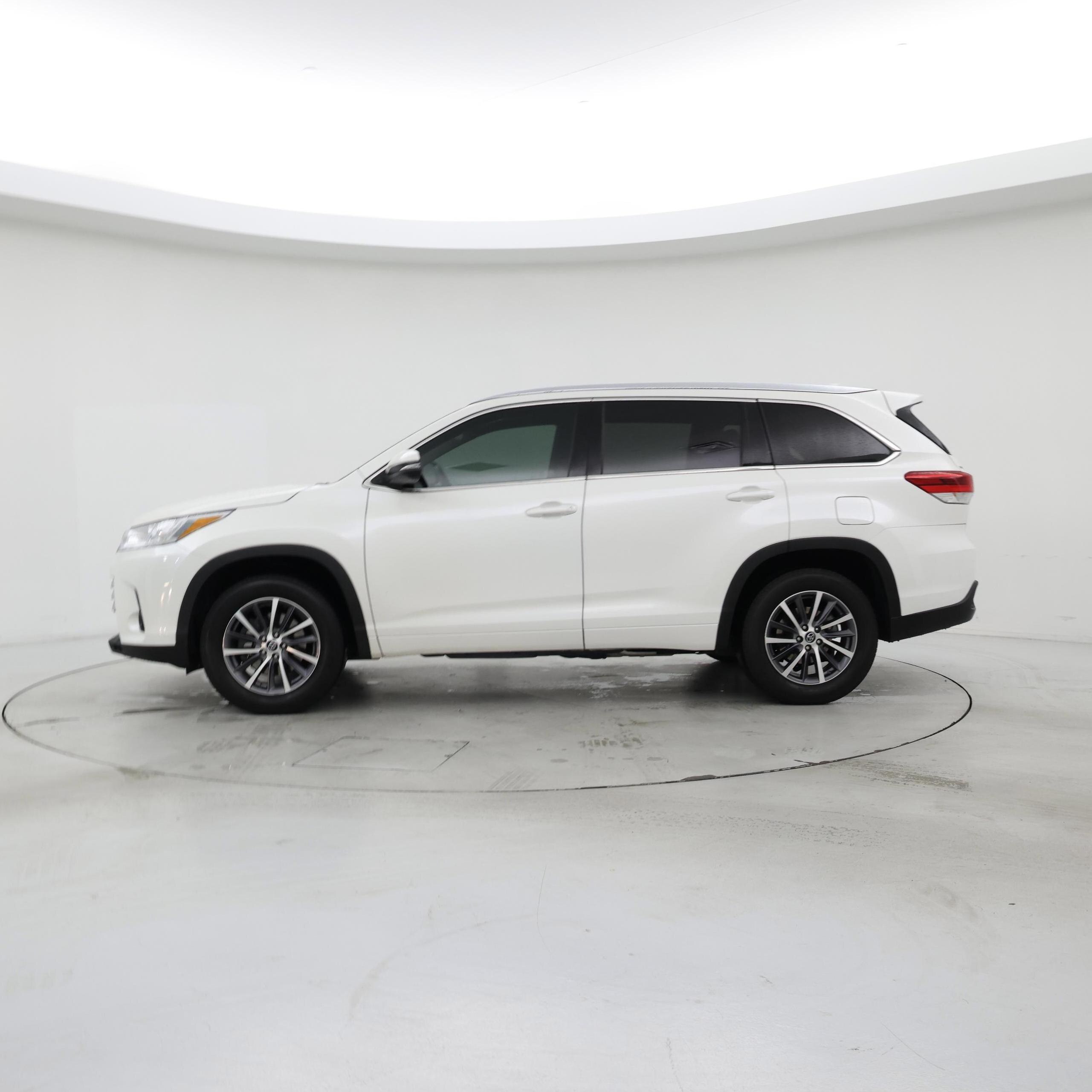 Thumbnail: 2018 Toyota Highlander - 3