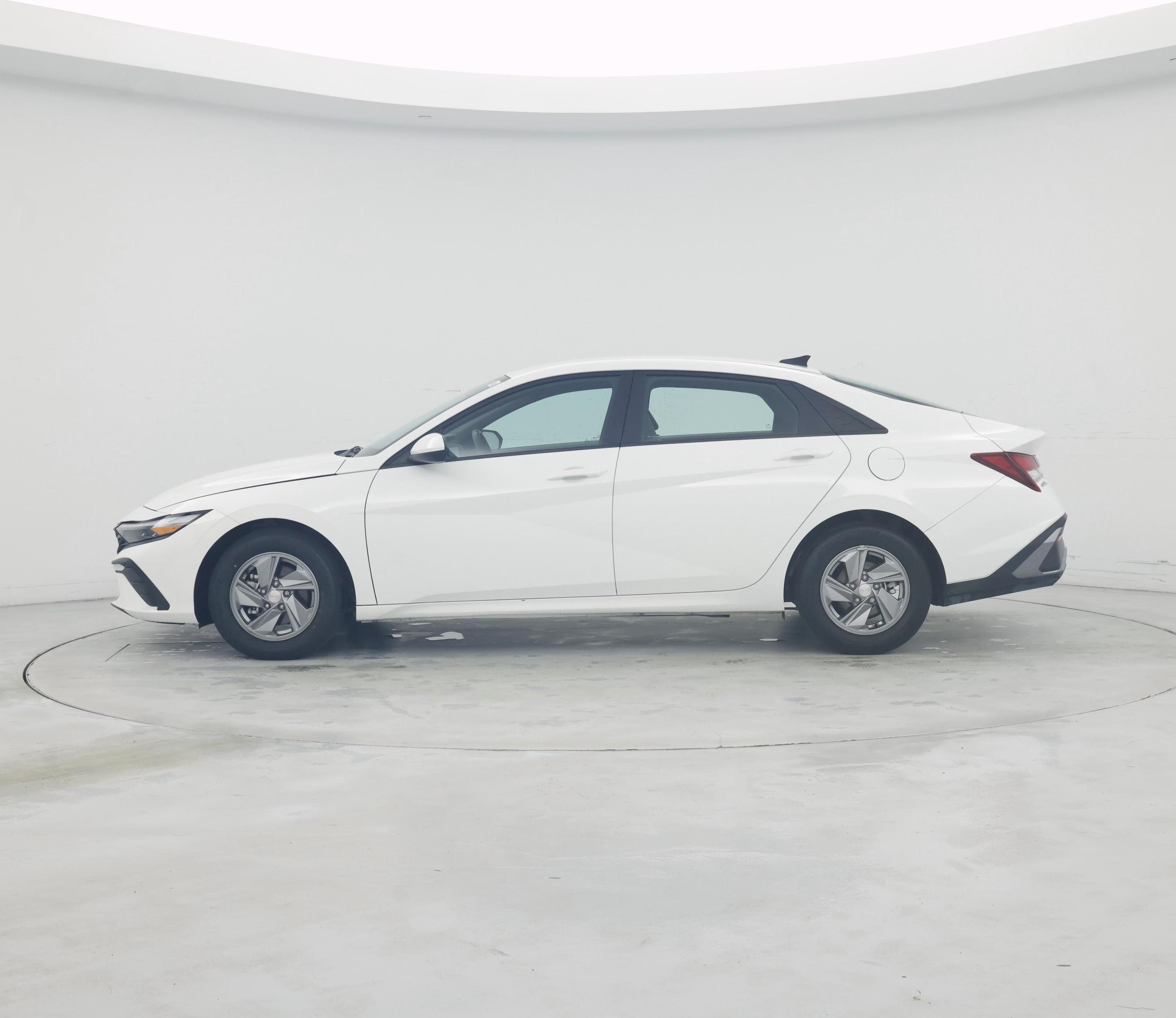 Thumbnail: 2024 Hyundai Elantra - 3