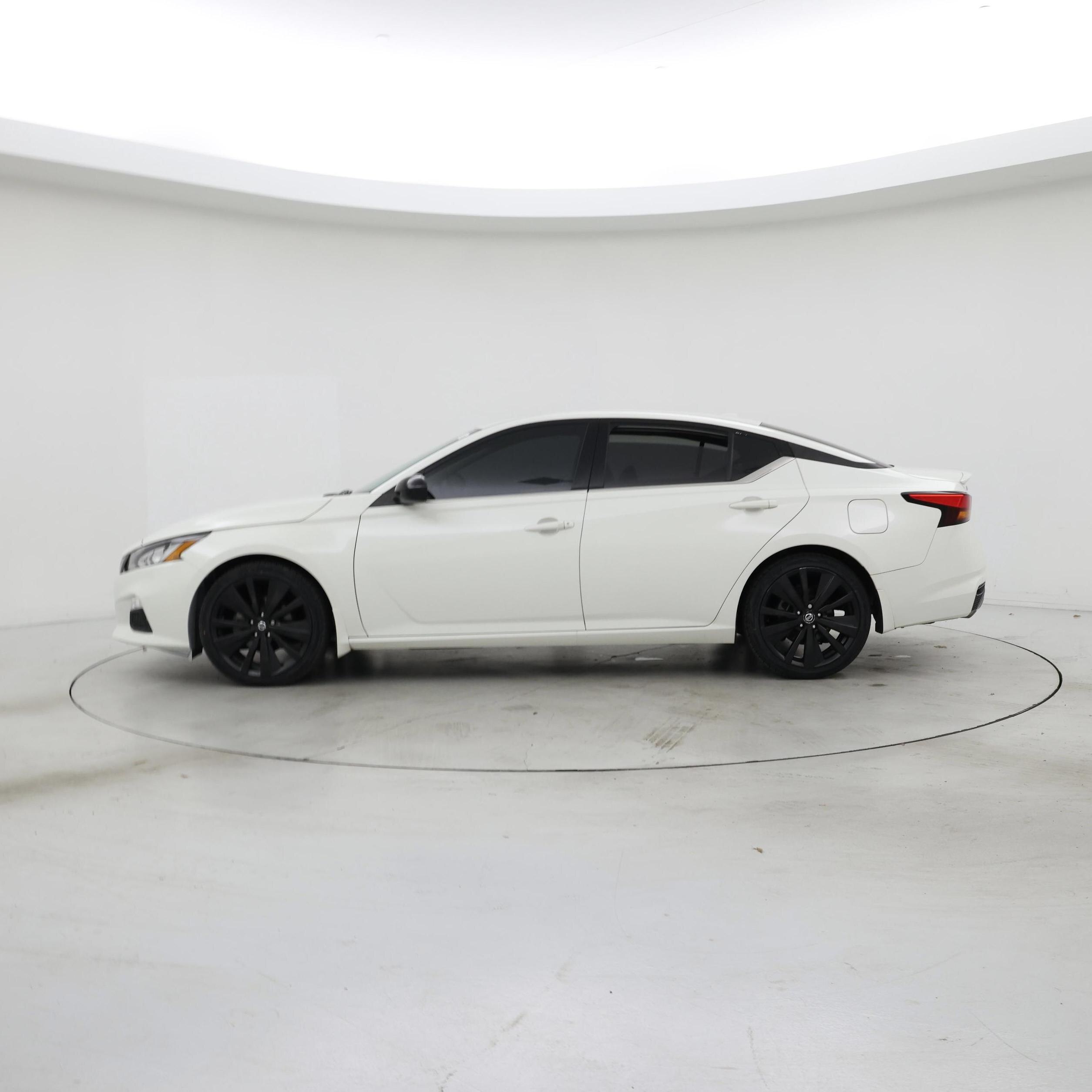 Thumbnail: 2021 Nissan Altima - 3