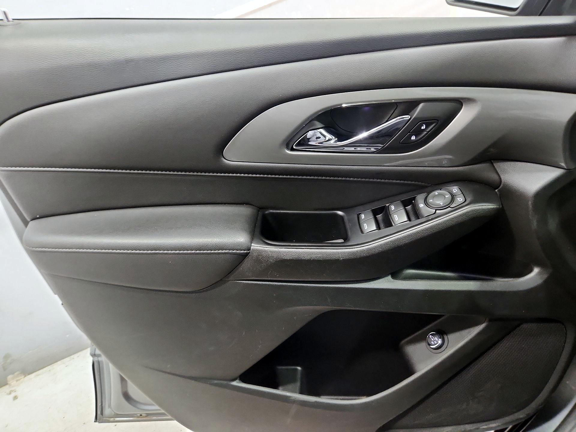 Thumbnail: 2023 Chevrolet Traverse - 12