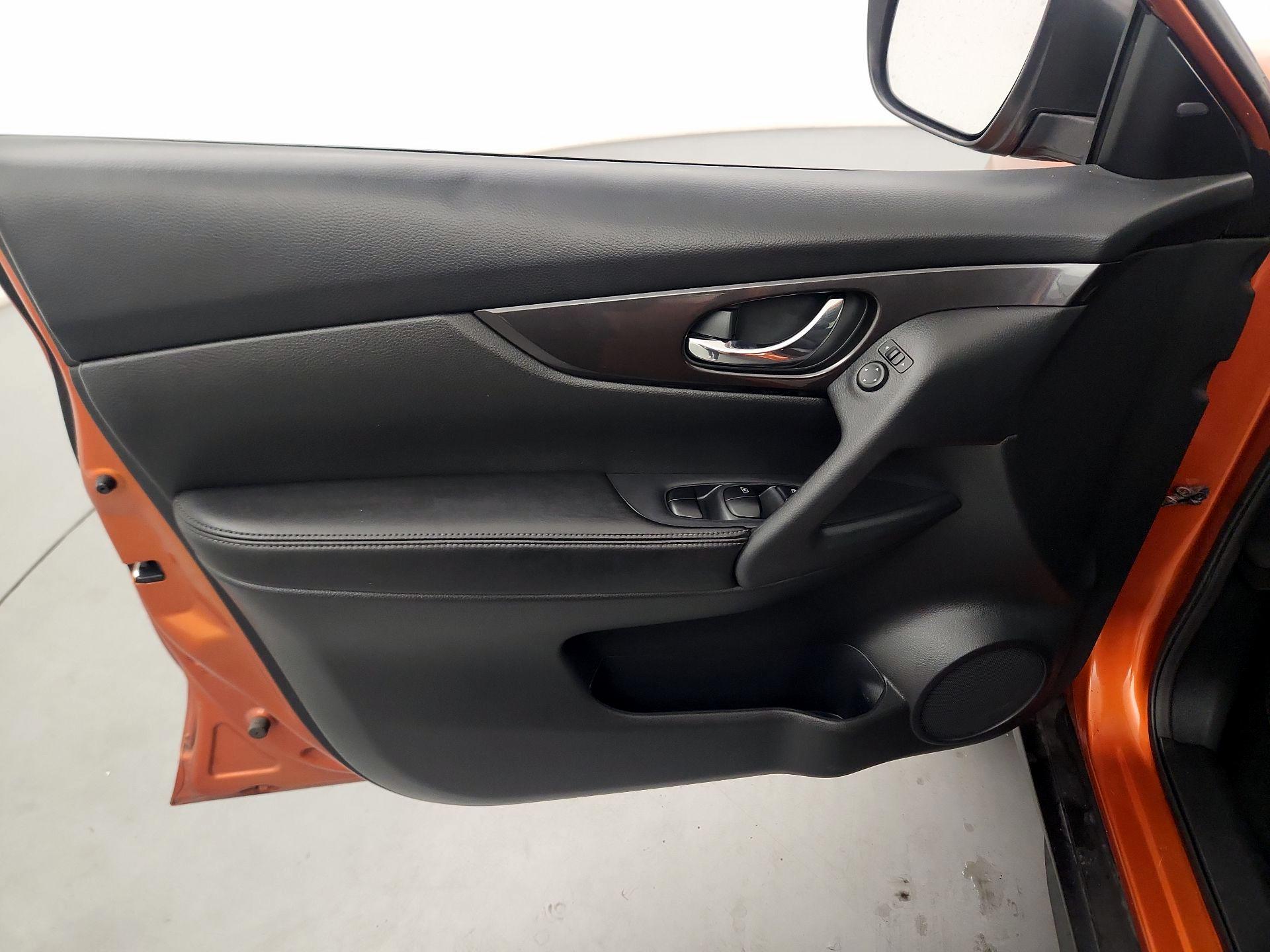 Thumbnail: 2019 Nissan Rogue - 10