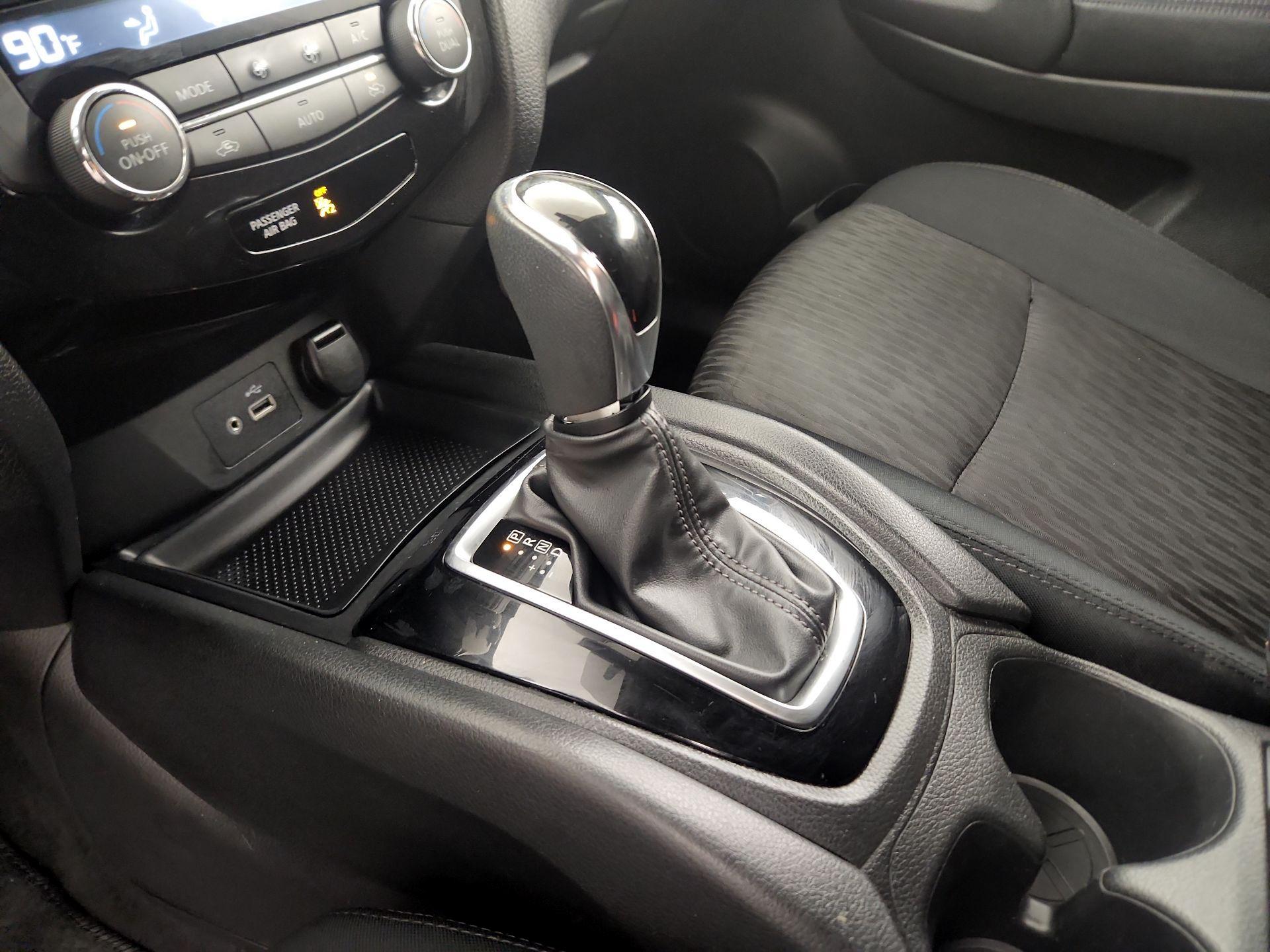 Thumbnail: 2019 Nissan Rogue - 14