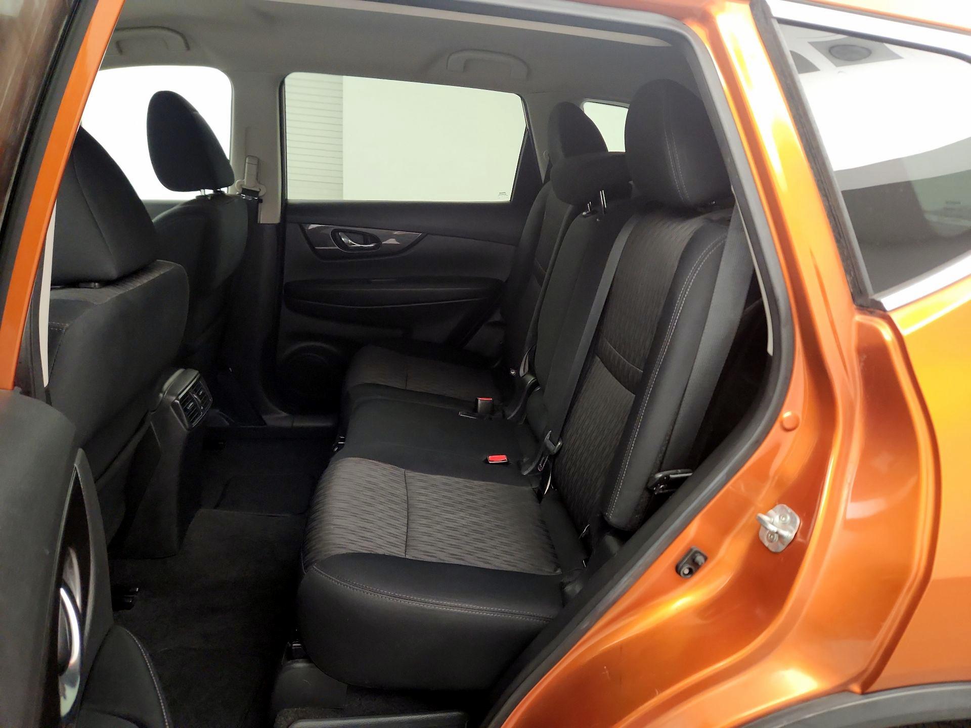 Thumbnail: 2019 Nissan Rogue - 16