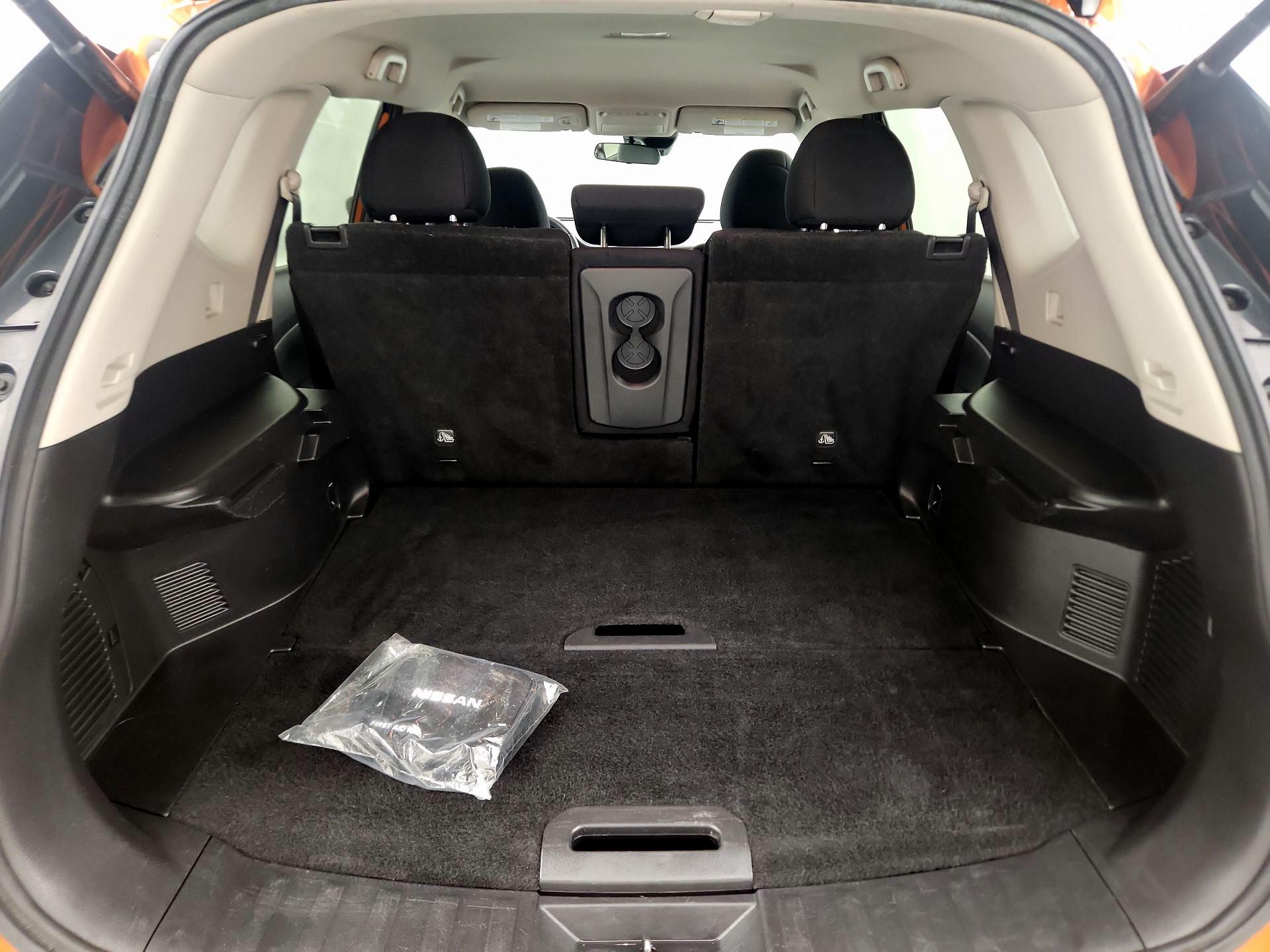 Thumbnail: 2019 Nissan Rogue - 17