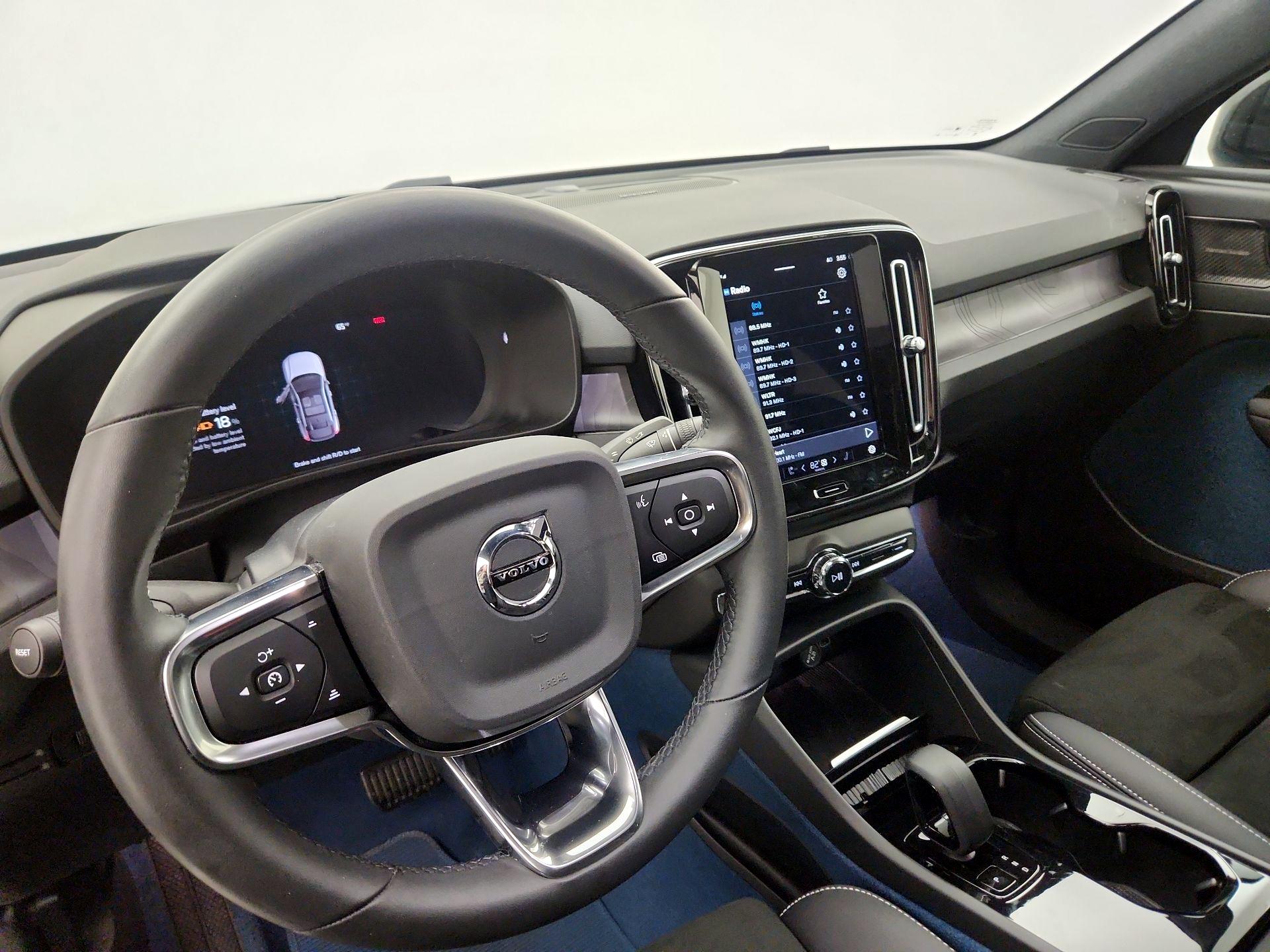 Thumbnail: 2022 Volvo C40 - 9