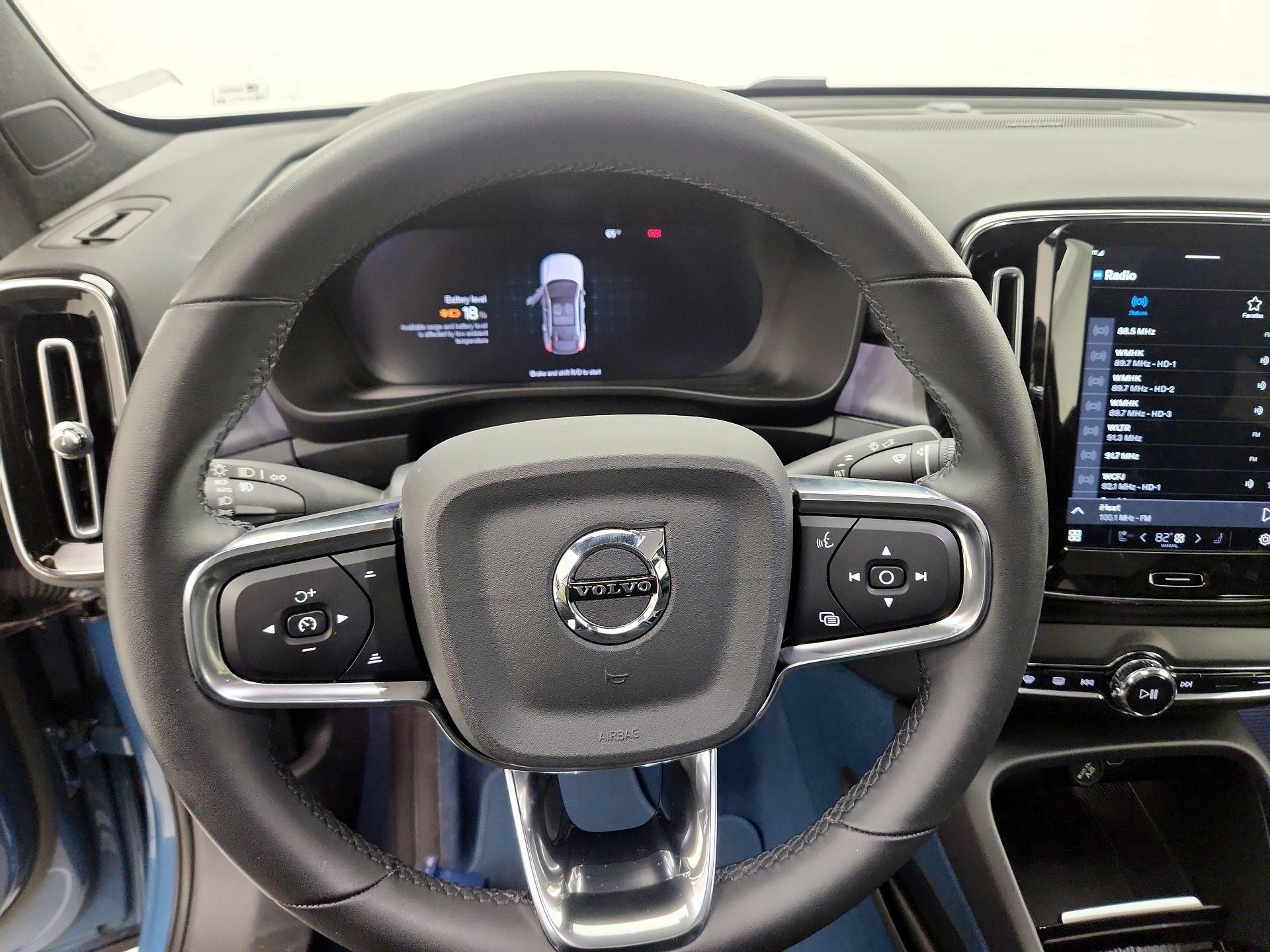 Thumbnail: 2022 Volvo C40 - 10