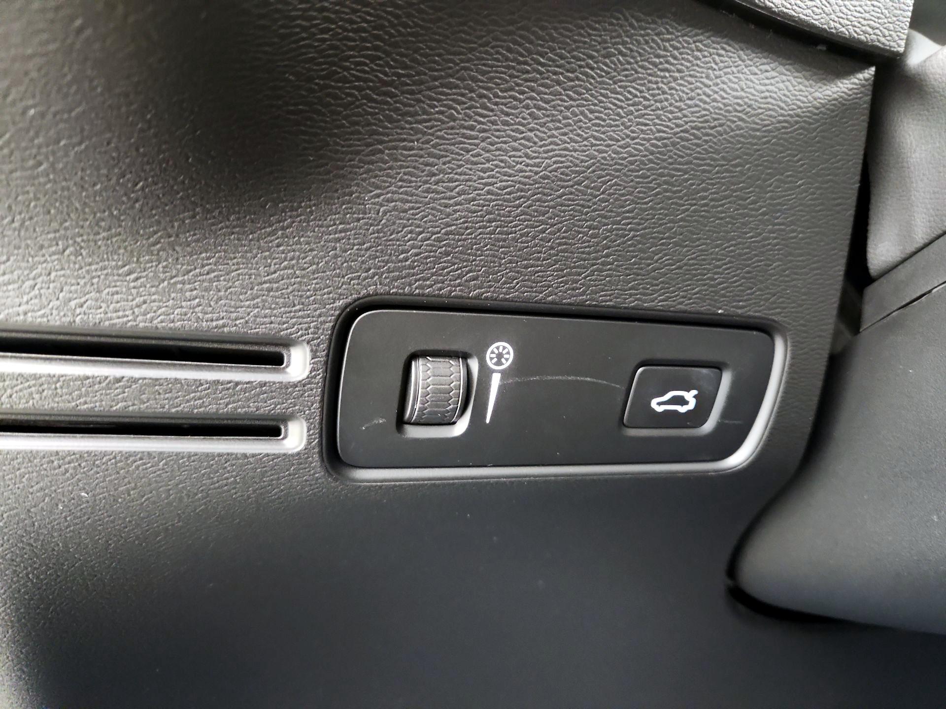 Thumbnail: 2022 Volvo C40 - 13