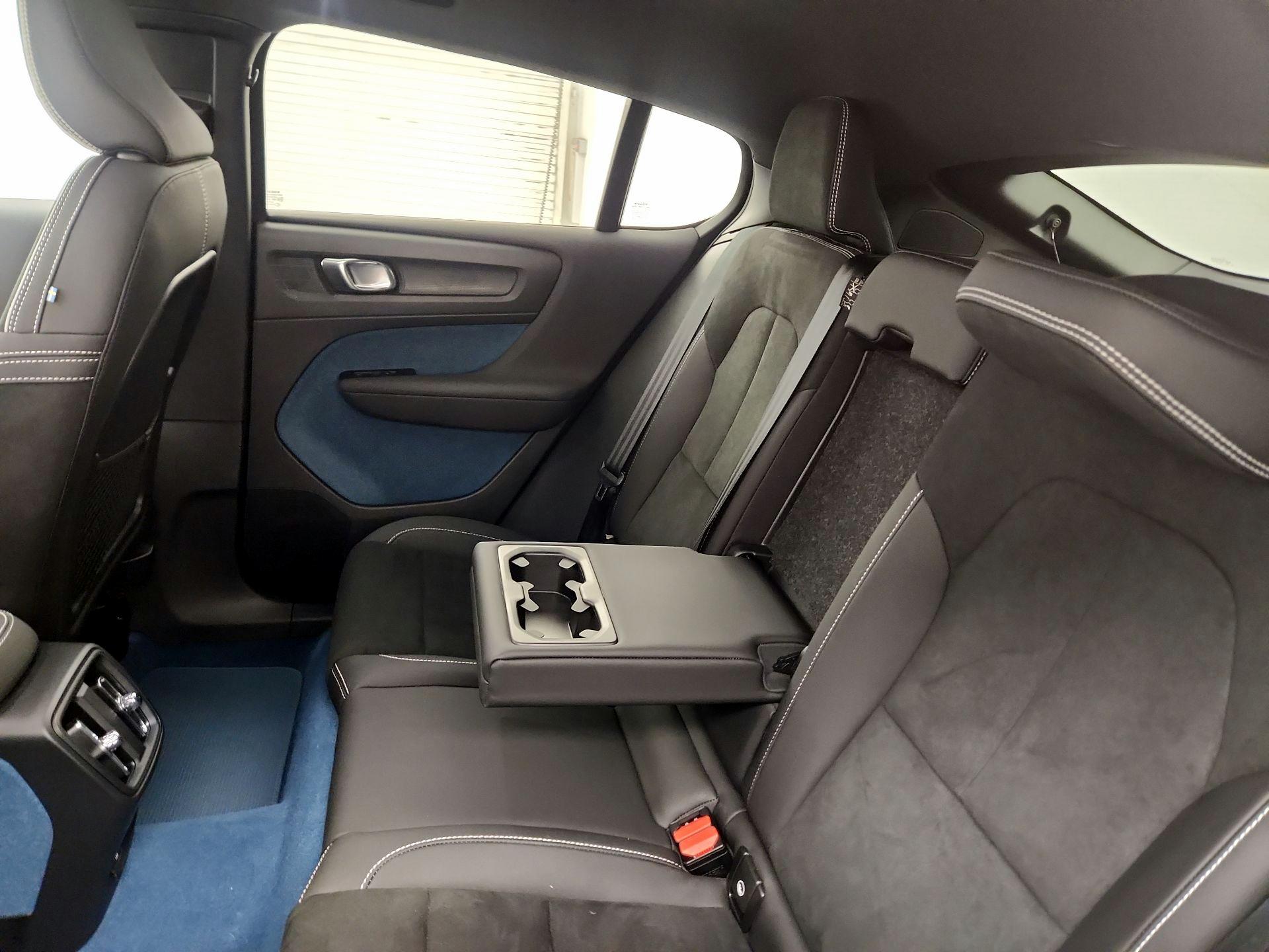 Thumbnail: 2022 Volvo C40 - 20