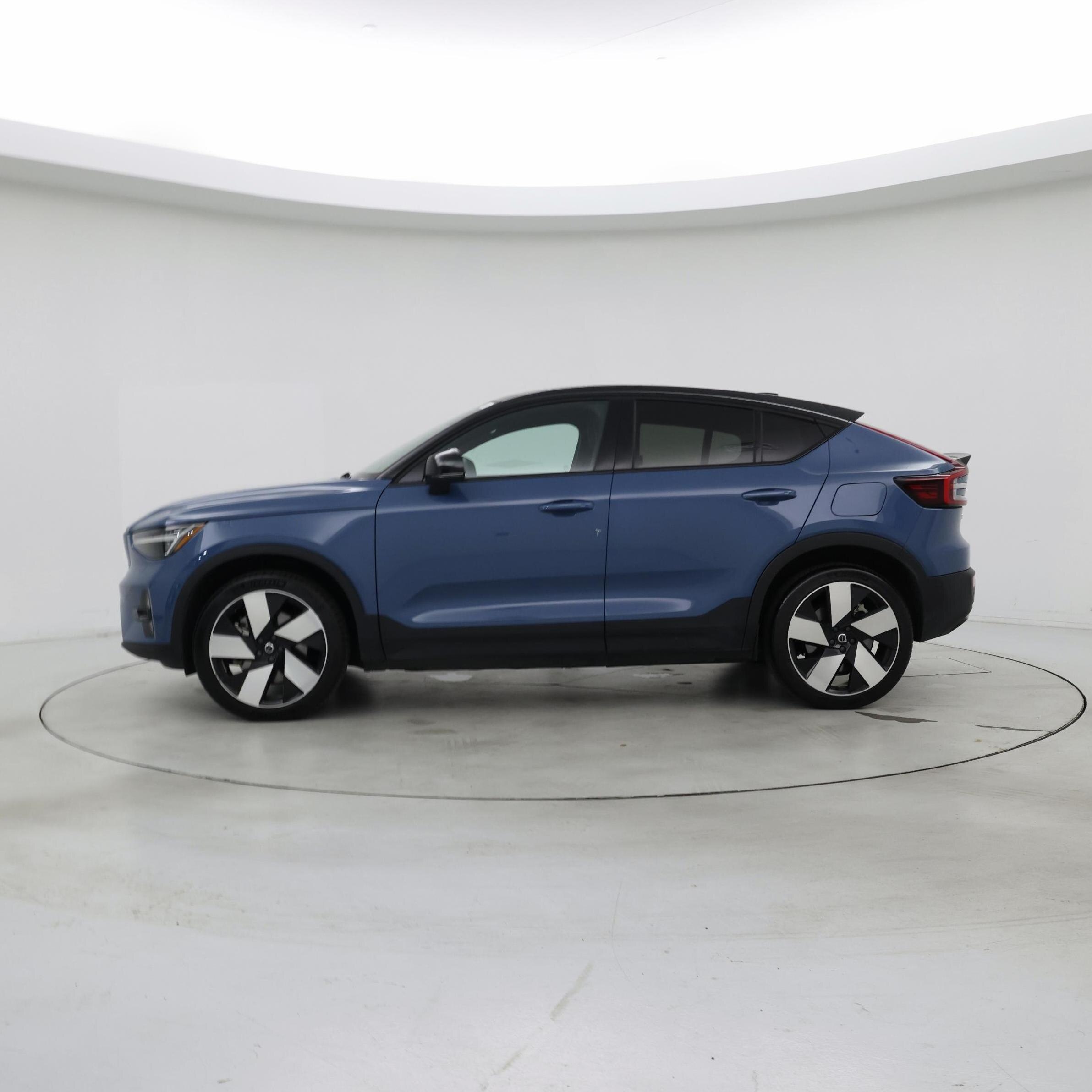 Thumbnail: 2022 Volvo C40 - 3