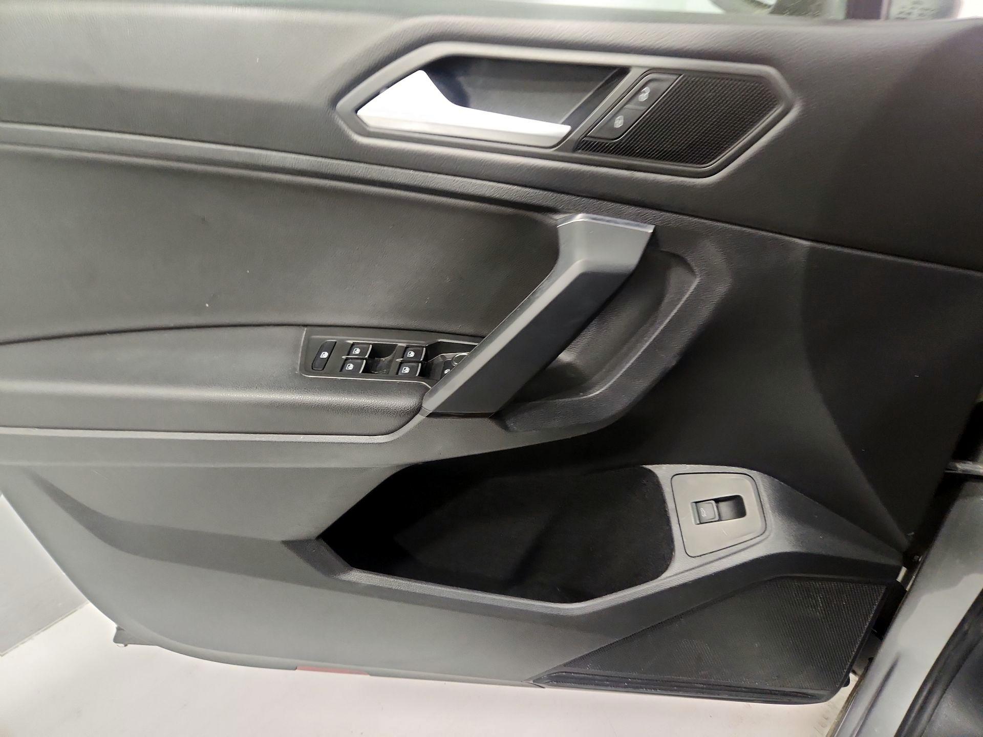 Thumbnail: 2019 Volkswagen Tiguan - 12