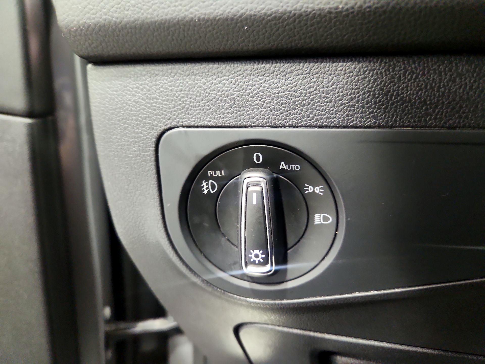 Thumbnail: 2019 Volkswagen Tiguan - 13