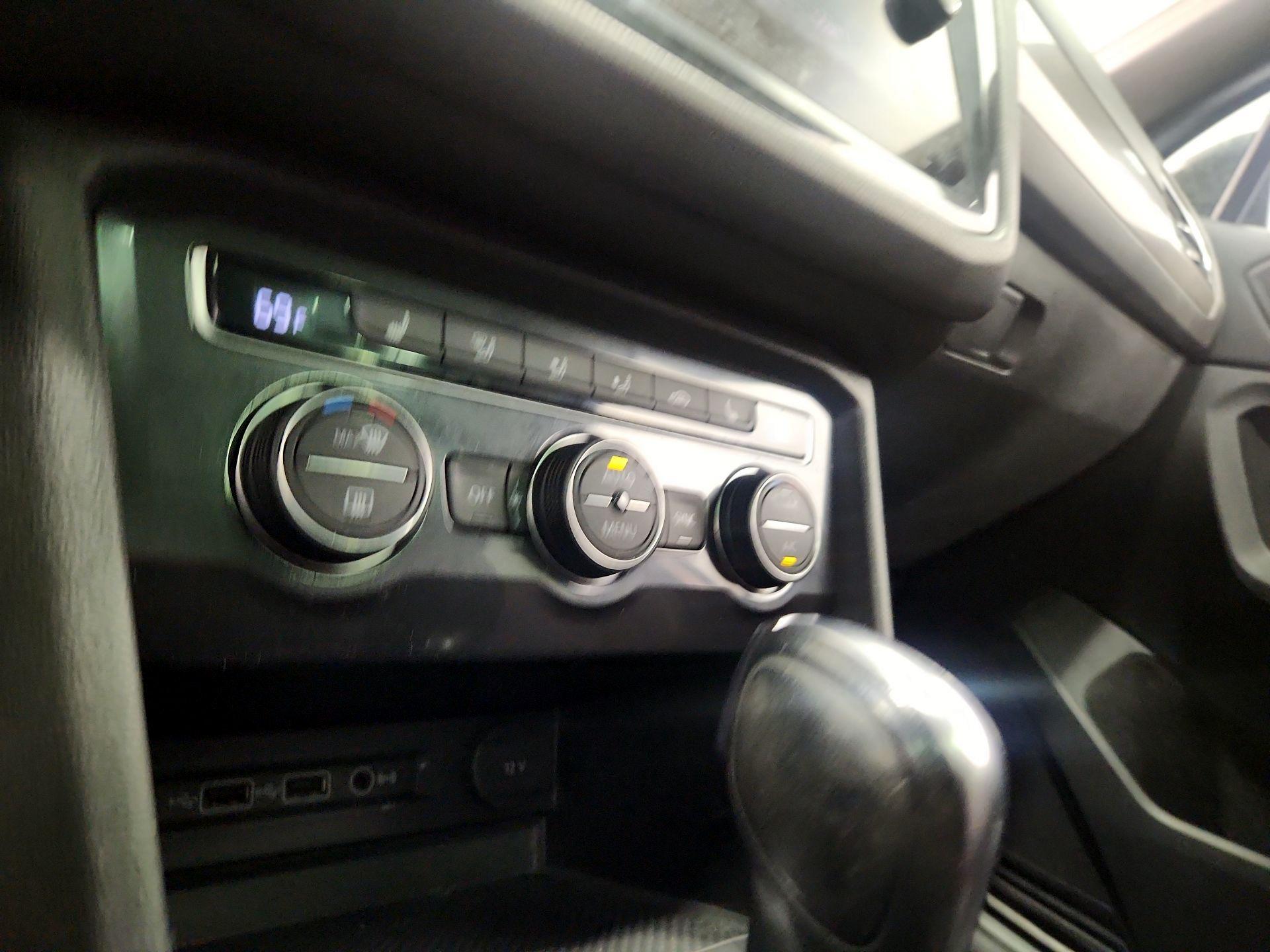 Thumbnail: 2019 Volkswagen Tiguan - 16