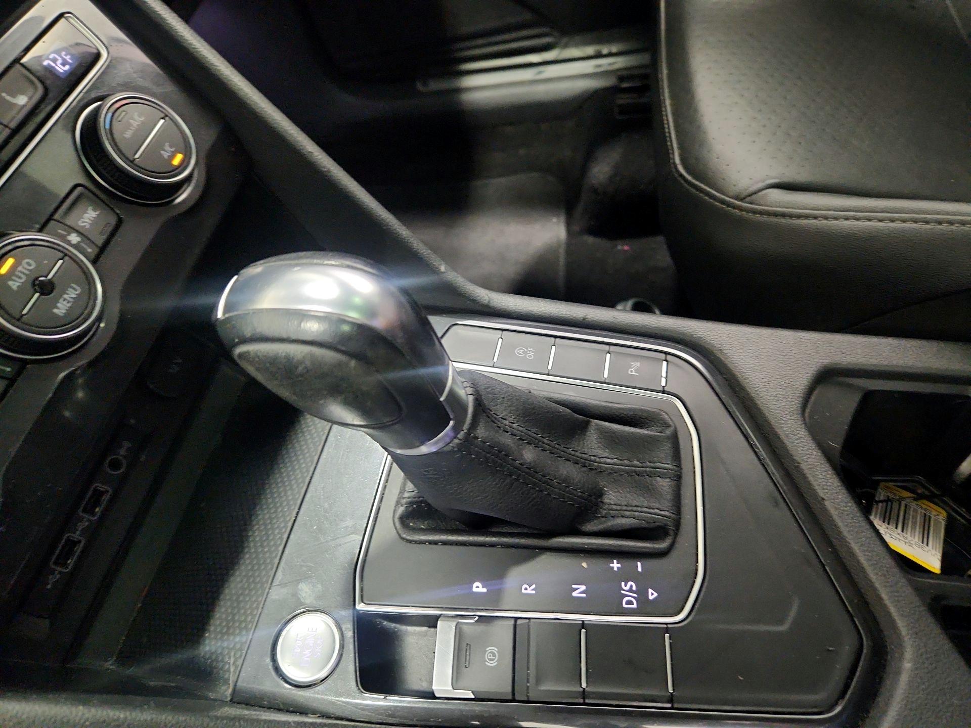 Thumbnail: 2019 Volkswagen Tiguan - 17