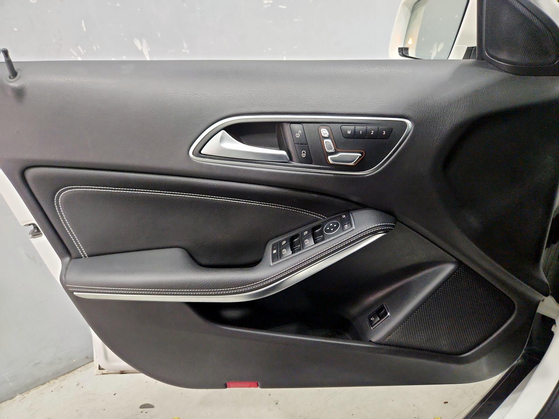 Thumbnail: 2020 Mercedes-Benz GLA - 12