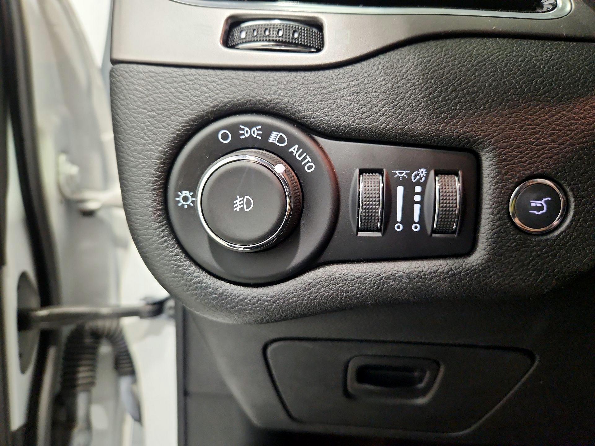 Thumbnail: 2021 Jeep Cherokee - 13