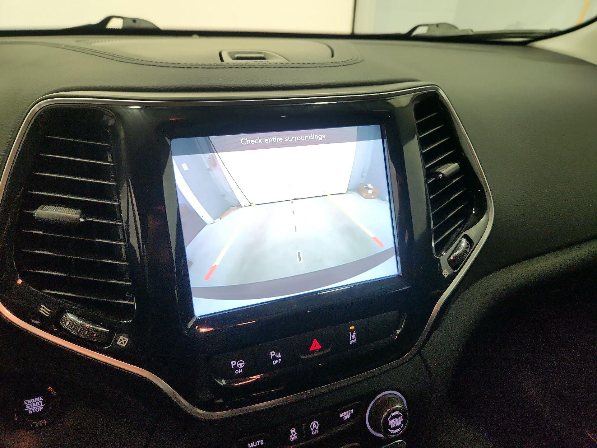 Thumbnail: 2021 Jeep Cherokee - 14