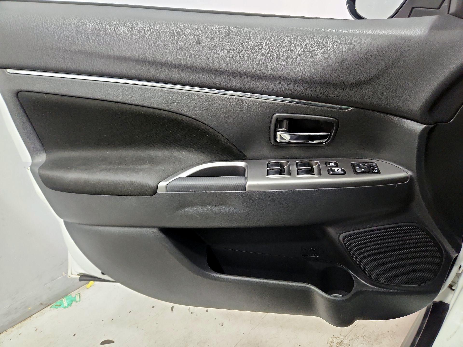 Thumbnail: 2021 Mitsubishi Outlander Sport - 12